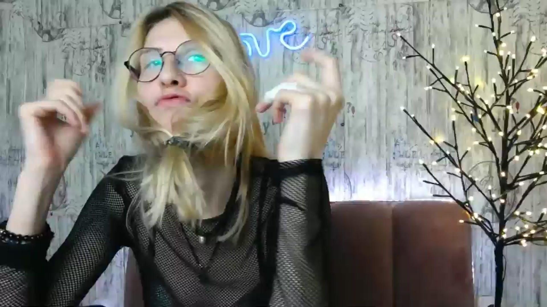 Gallery image thumbnail from EmmaKriss's myfreecams stream on, 12/25/2024, 17:26 image 13 of 20