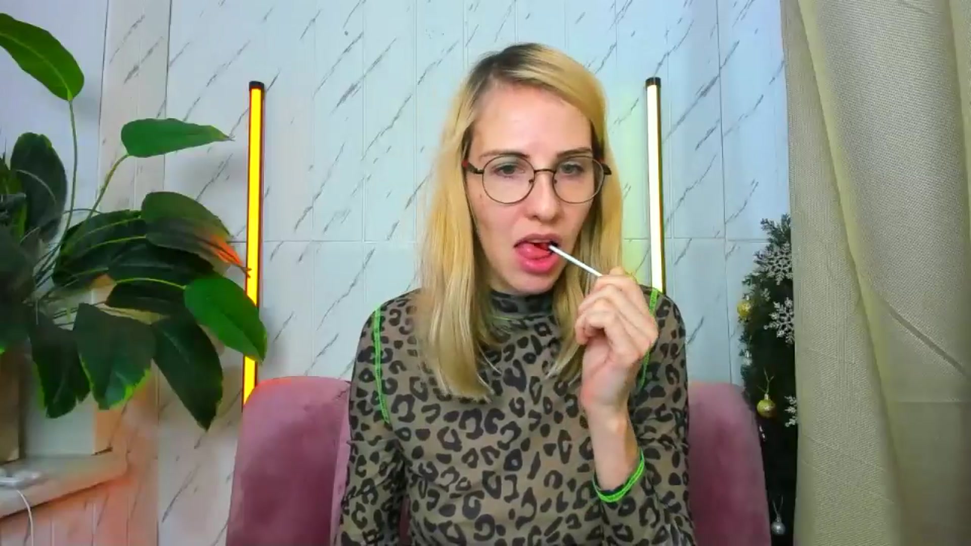 Gallery image thumbnail from EmmaKriss's myfreecams stream on, 12/31/2024, 12:55 image 4 of 20