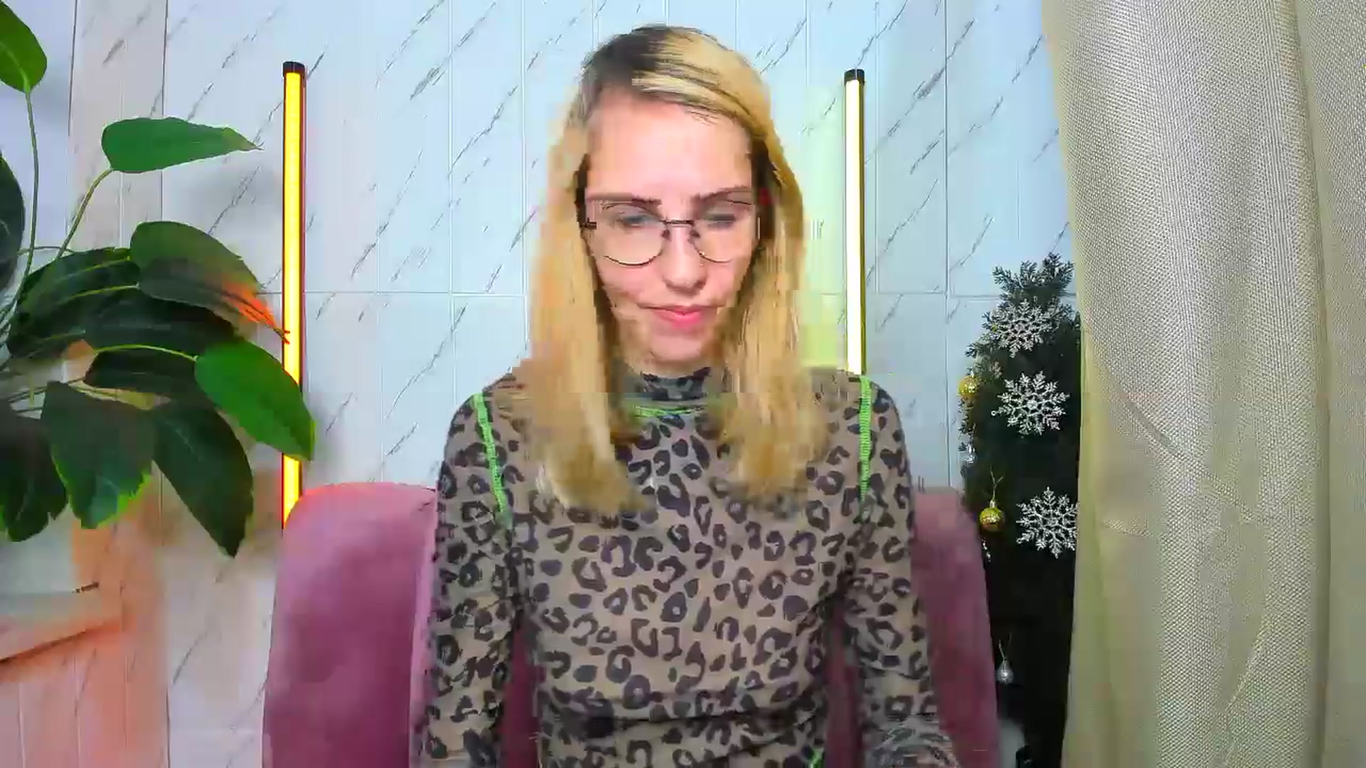 Gallery image thumbnail from EmmaKriss's myfreecams stream on, 12/31/2024, 13:59 image 16 of 20