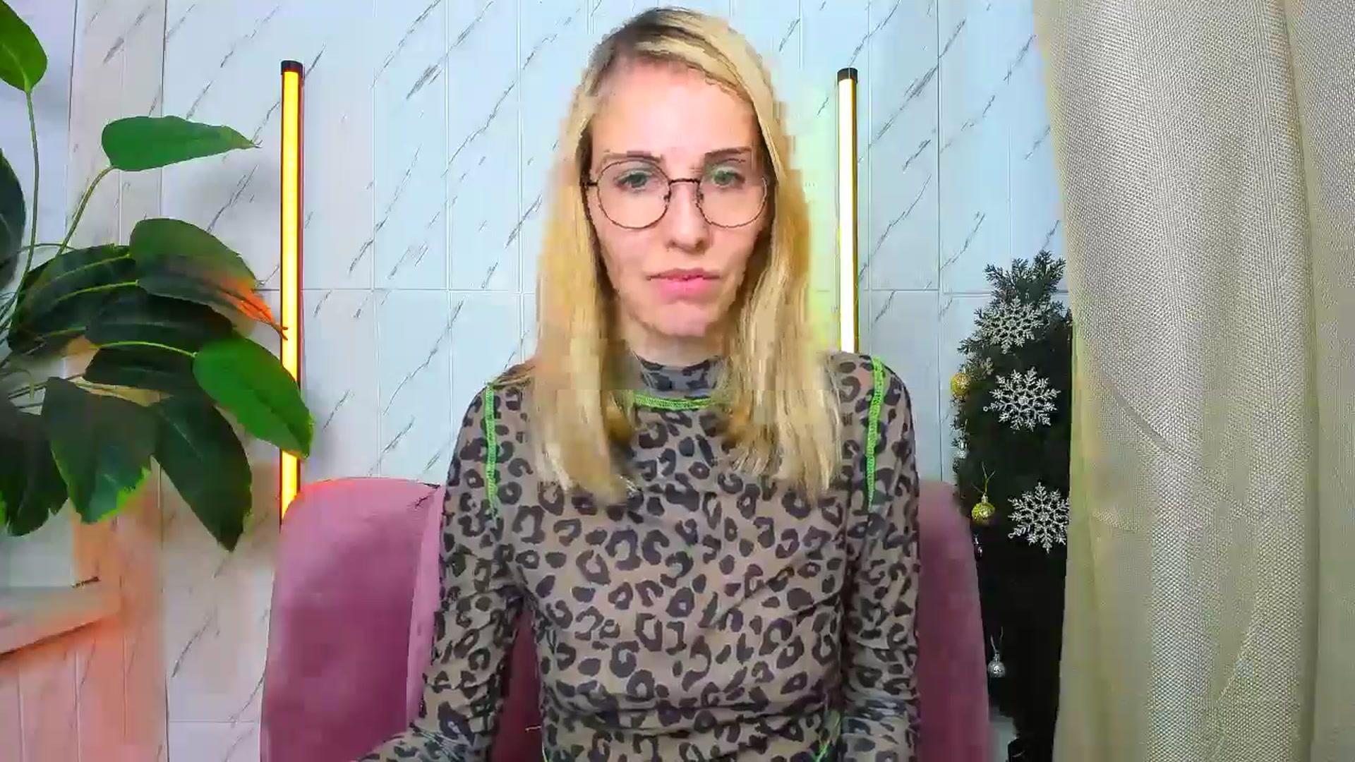 Gallery image thumbnail from EmmaKriss's myfreecams stream on, 12/31/2024, 13:59 image 15 of 20