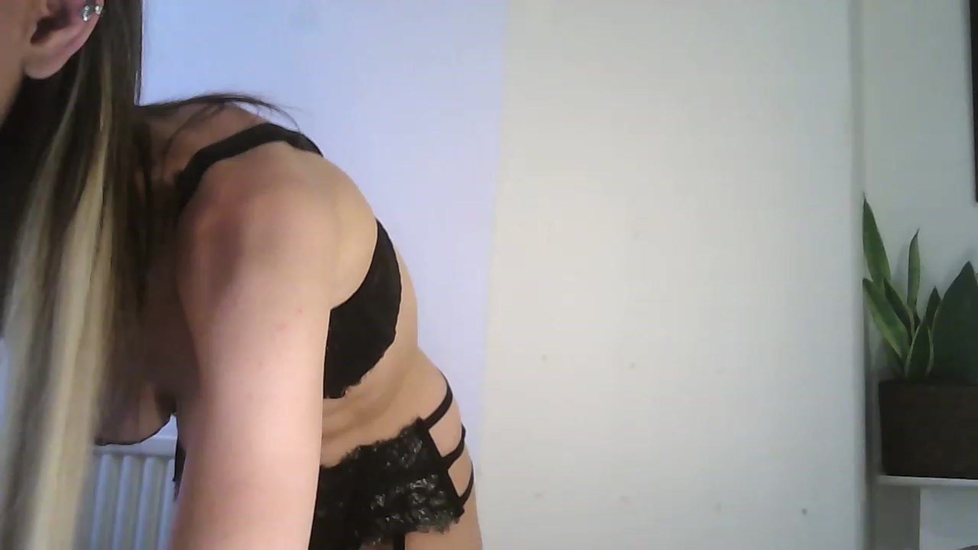 Gallery image thumbnail from EmmaParker's myfreecams stream on, 06/10/2023, 14:28 image 8 of 20
