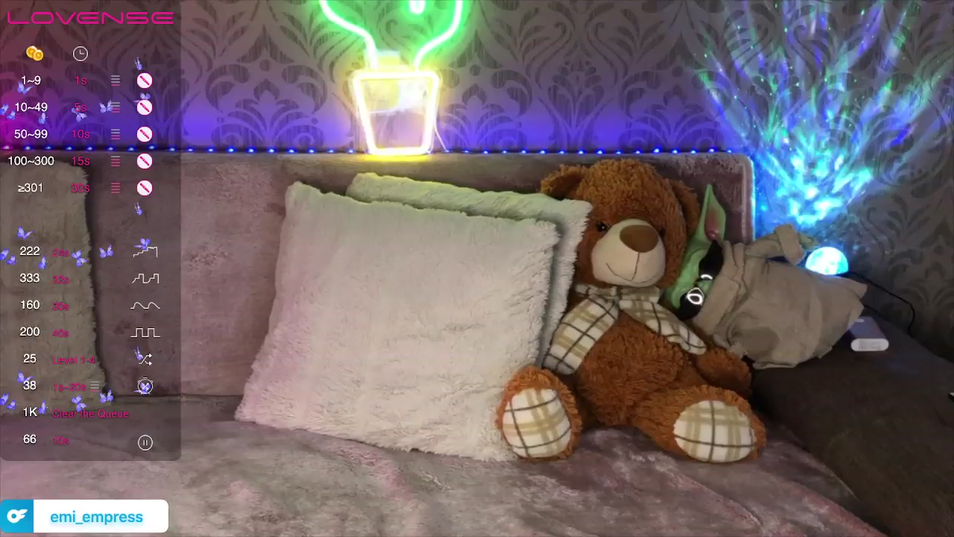 Gallery image thumbnail from EmmaRedFox's myfreecams stream on, 02/12/2023, 21:31 image 6 of 20