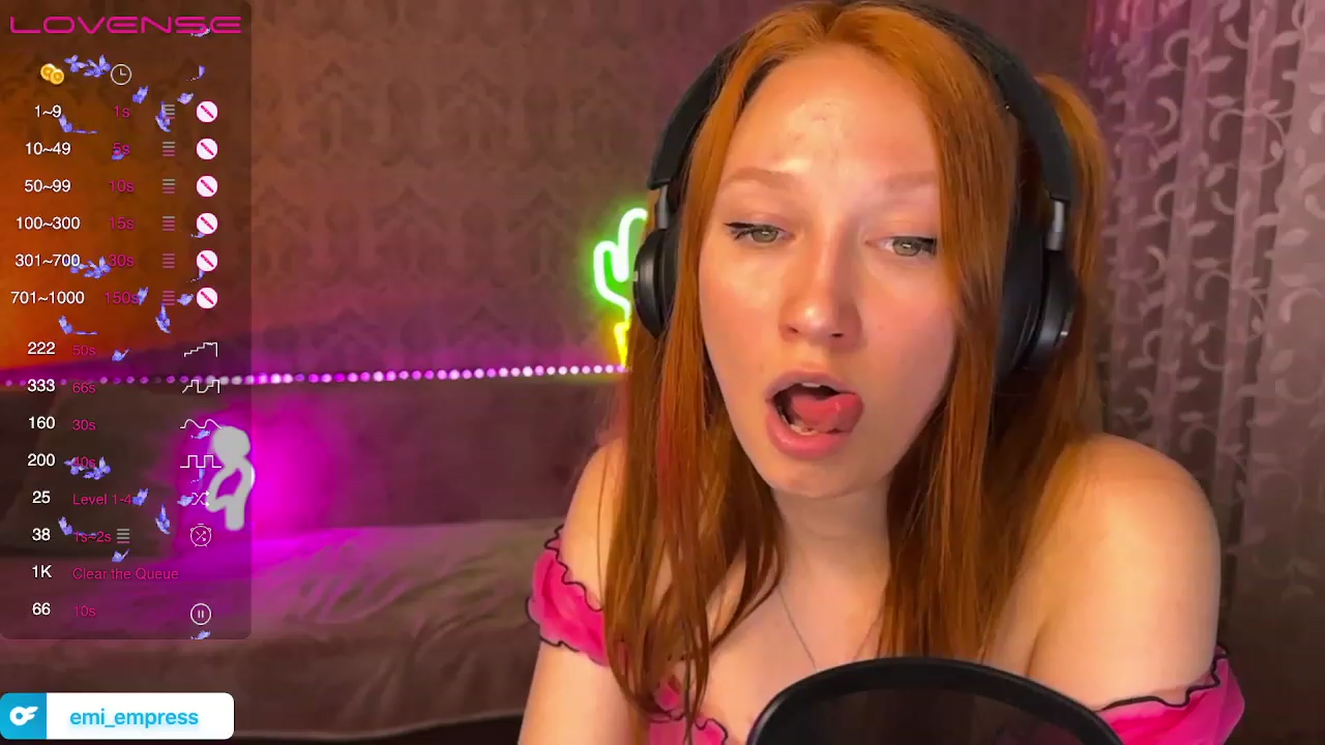 Gallery image thumbnail from EmmaRedFox's myfreecams stream on, 04/06/2023, 19:40 image 20 of 20