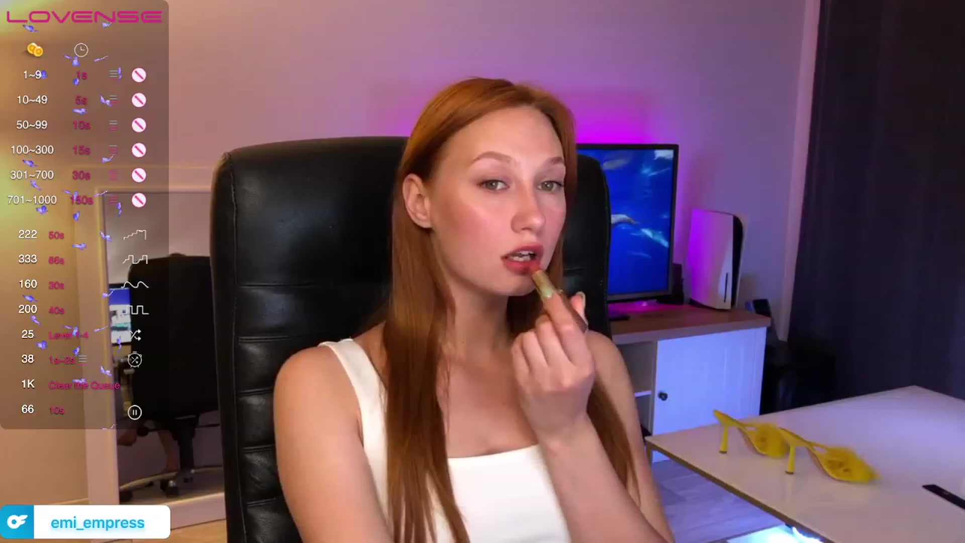 Gallery image thumbnail from EmmaRedFox's myfreecams stream on, 06/06/2023, 19:32 image 5 of 20