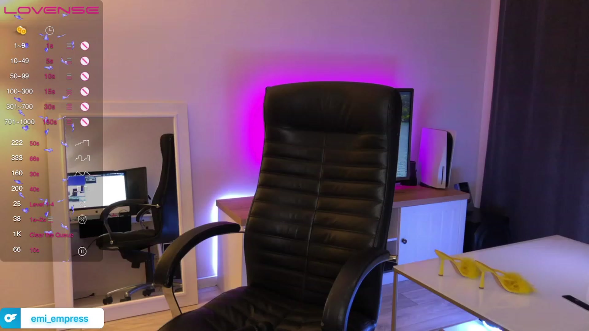 Gallery image thumbnail from EmmaRedFox's myfreecams stream on, 06/06/2023, 19:32 image 9 of 20
