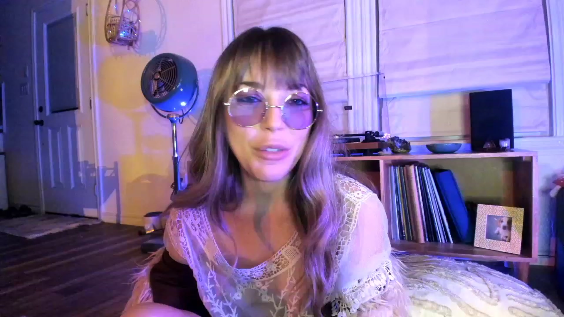 Gallery image thumbnail from EmmaStarseed's myfreecams stream on, 11/18/2022, 05:37 image 7 of 20