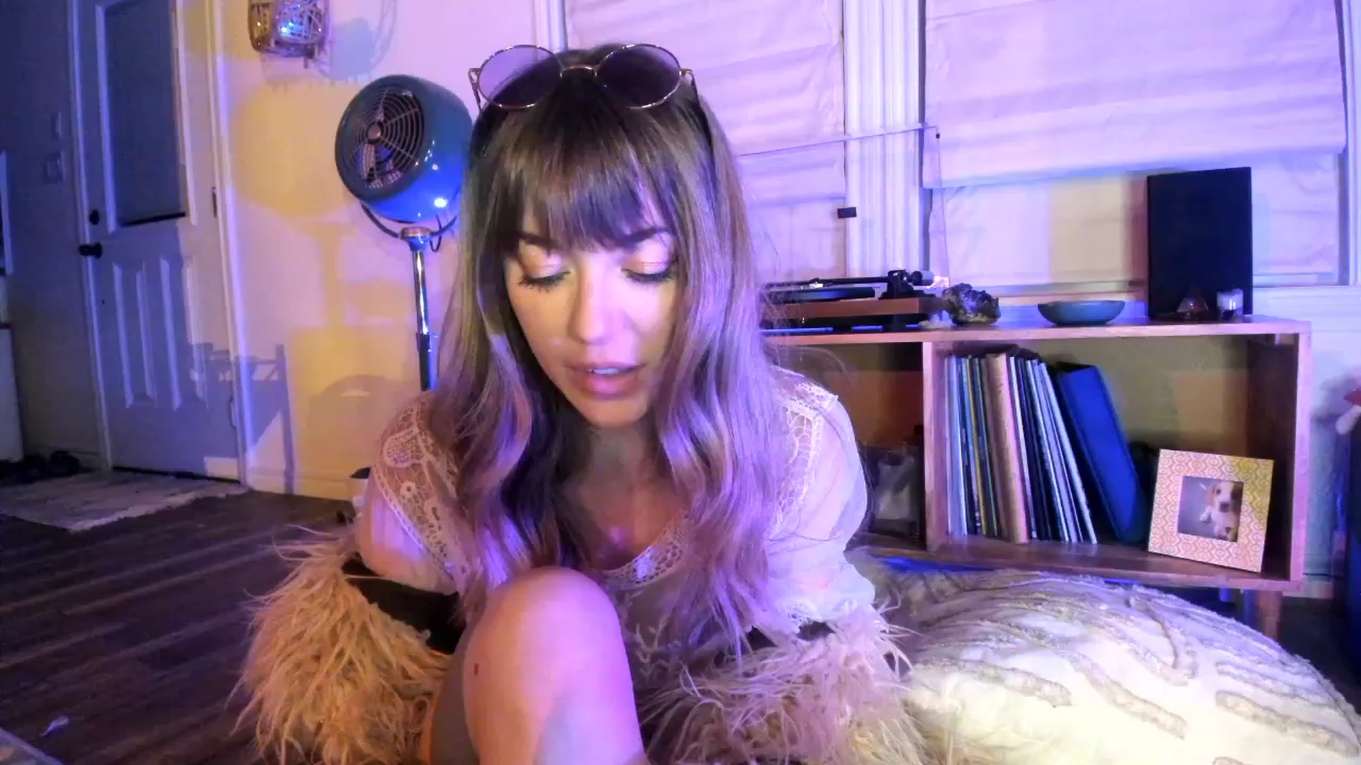 Gallery image thumbnail from EmmaStarseed's myfreecams stream on, 11/18/2022, 05:37 image 11 of 20