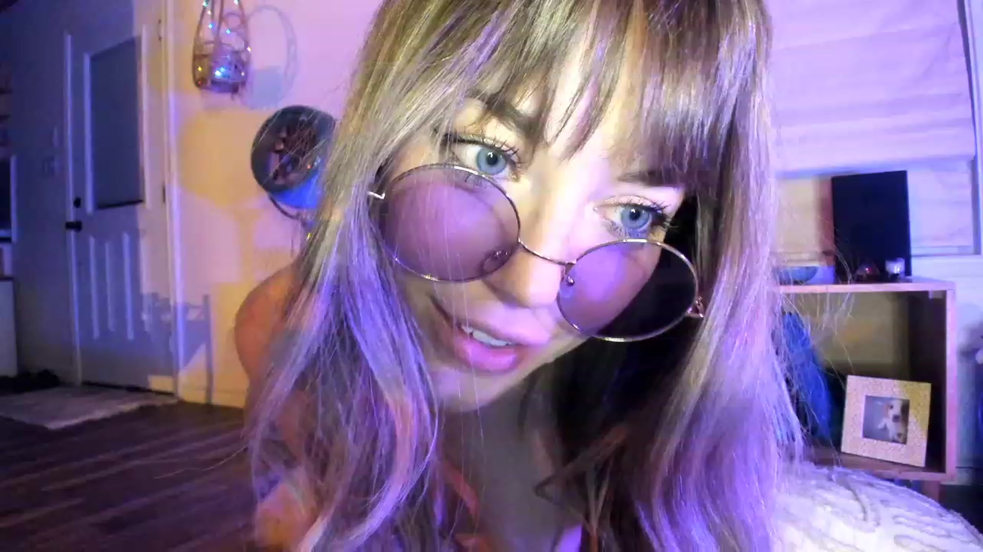 Gallery image thumbnail from EmmaStarseed's myfreecams stream on, 11/18/2022, 05:37 image 15 of 20