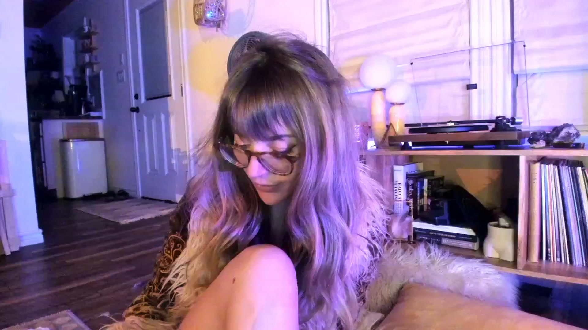 Gallery image thumbnail from EmmaStarseed's myfreecams stream on, 11/18/2022, 07:45 image 20 of 20