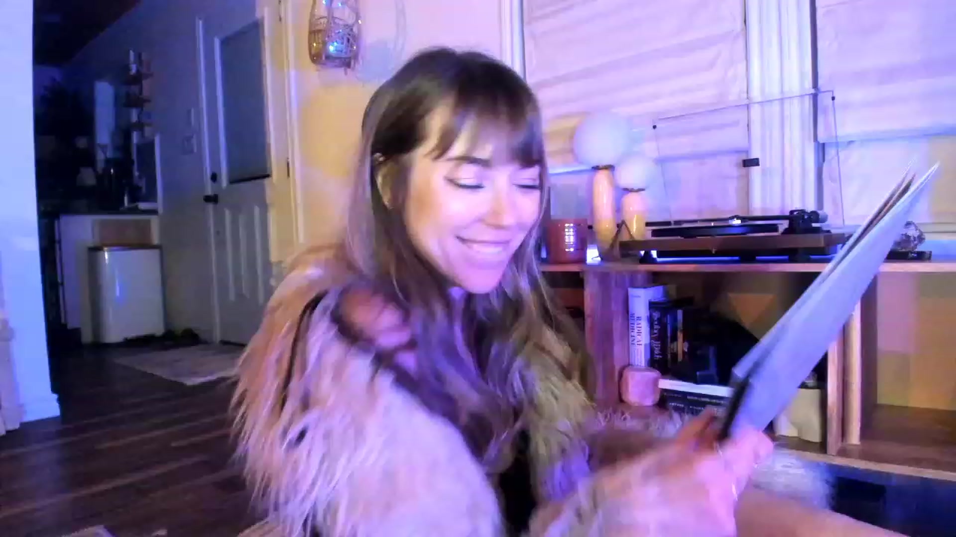 Gallery image thumbnail from EmmaStarseed's myfreecams stream on, 11/18/2022, 07:45 image 13 of 20