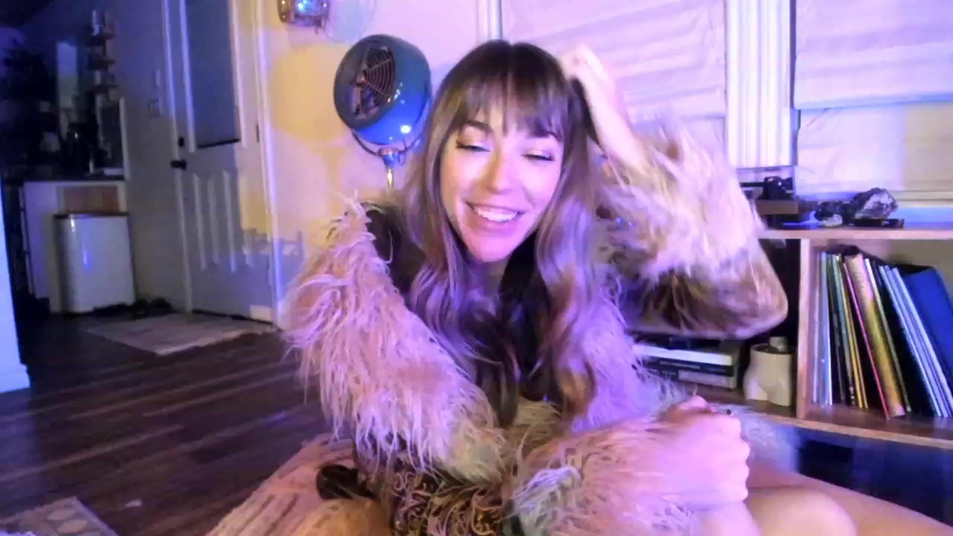 Gallery image thumbnail from EmmaStarseed's myfreecams stream on, 11/18/2022, 07:45 image 11 of 20