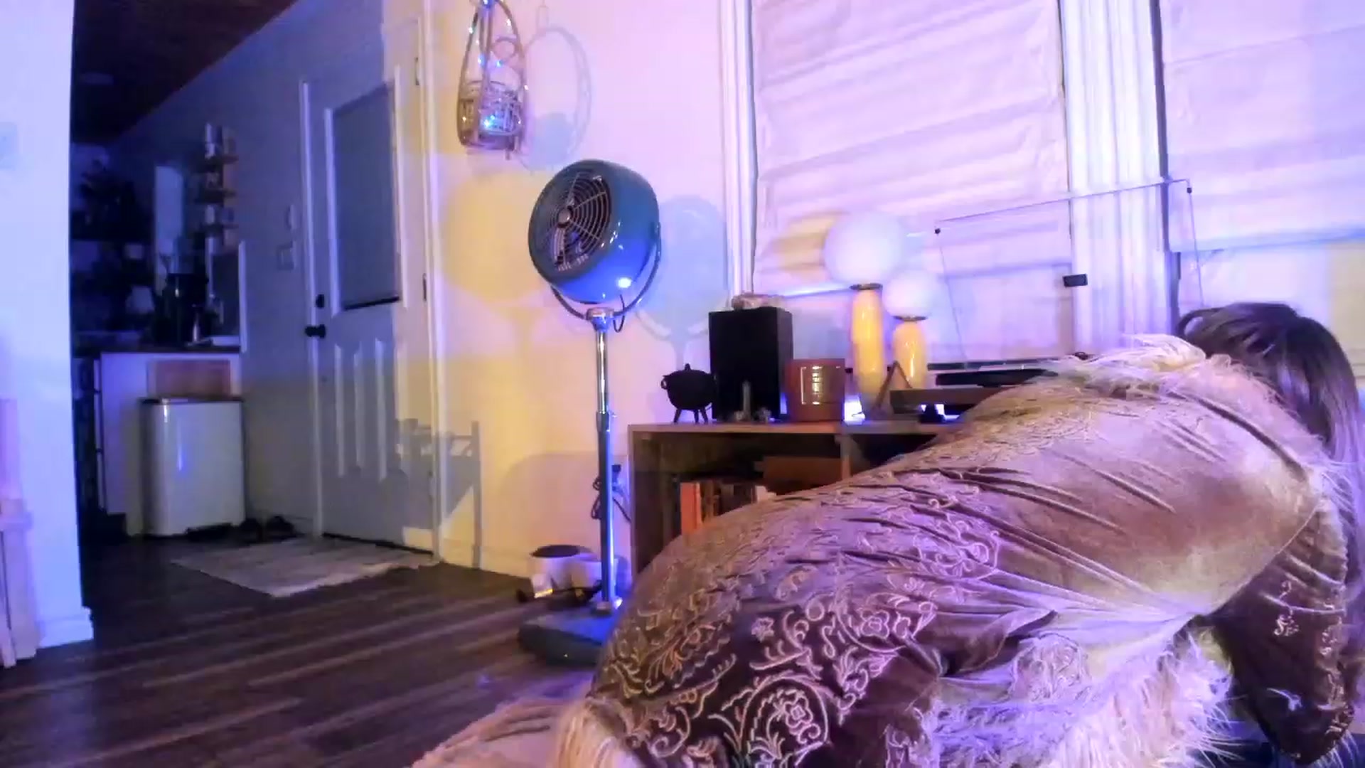 Gallery image thumbnail from EmmaStarseed's myfreecams stream on, 11/18/2022, 07:45 image 15 of 20