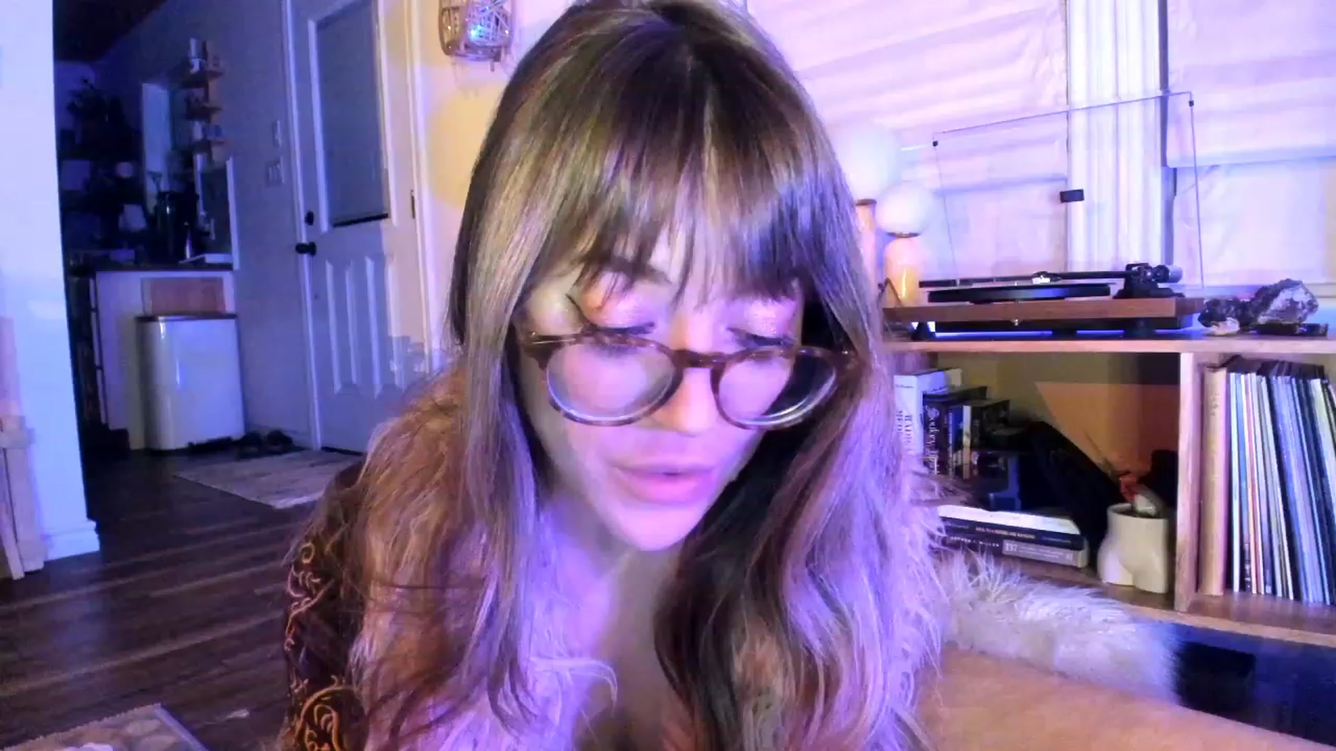 Gallery image thumbnail from EmmaStarseed's myfreecams stream on, 11/18/2022, 07:45 image 17 of 20