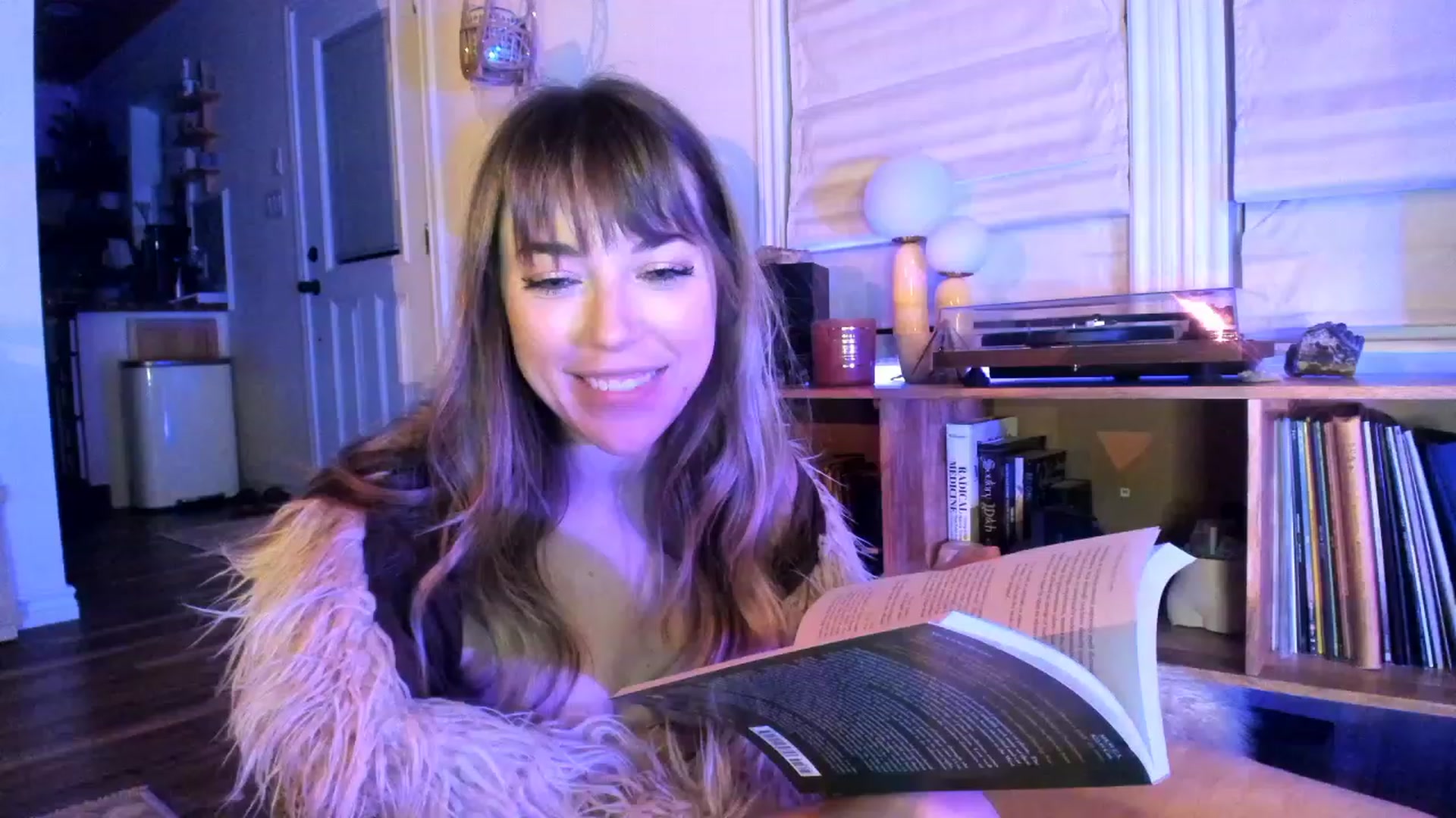 Gallery image thumbnail from EmmaStarseed's myfreecams stream on, 11/18/2022, 07:45 image 8 of 20