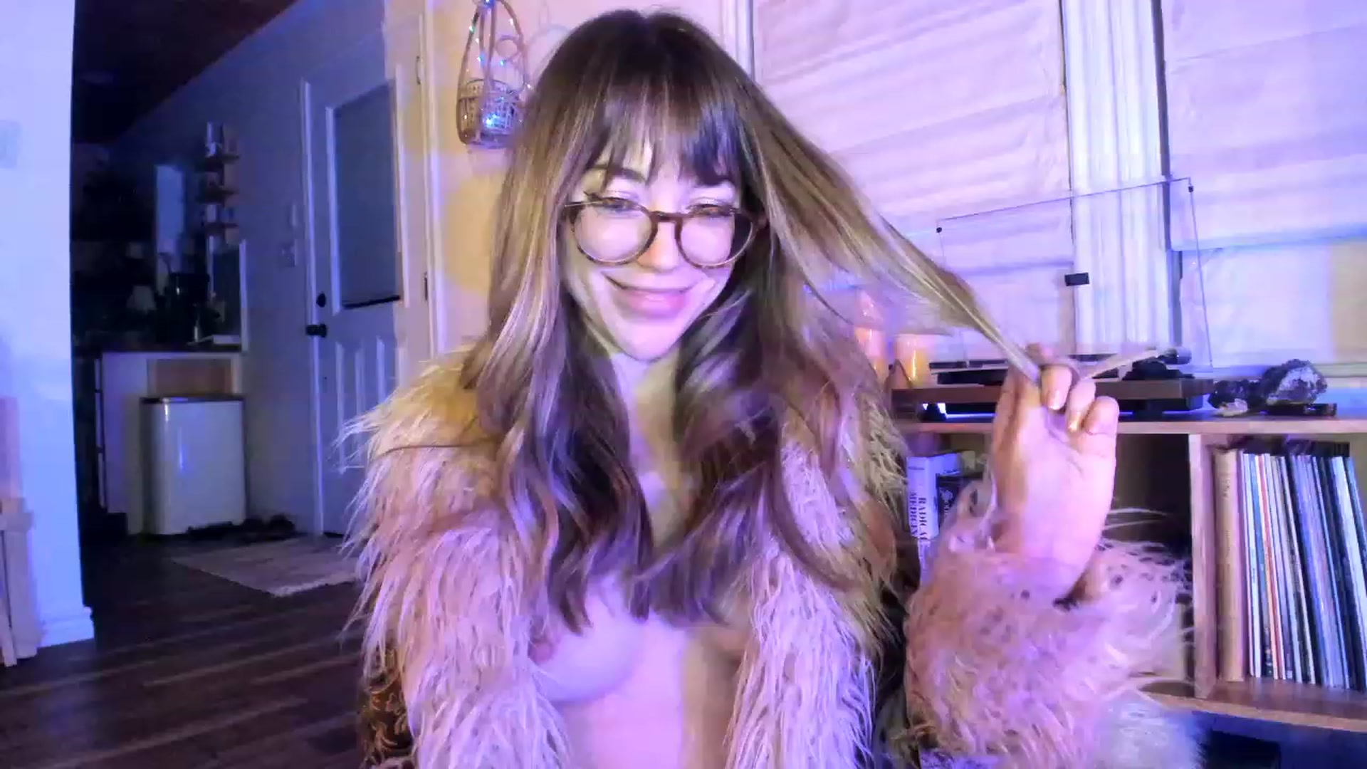 Gallery image thumbnail from EmmaStarseed's myfreecams stream on, 11/18/2022, 07:45 image 14 of 20