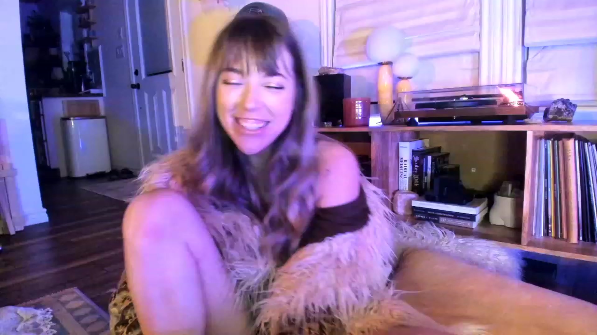 Gallery image thumbnail from EmmaStarseed's myfreecams stream on, 11/18/2022, 07:45 image 5 of 20