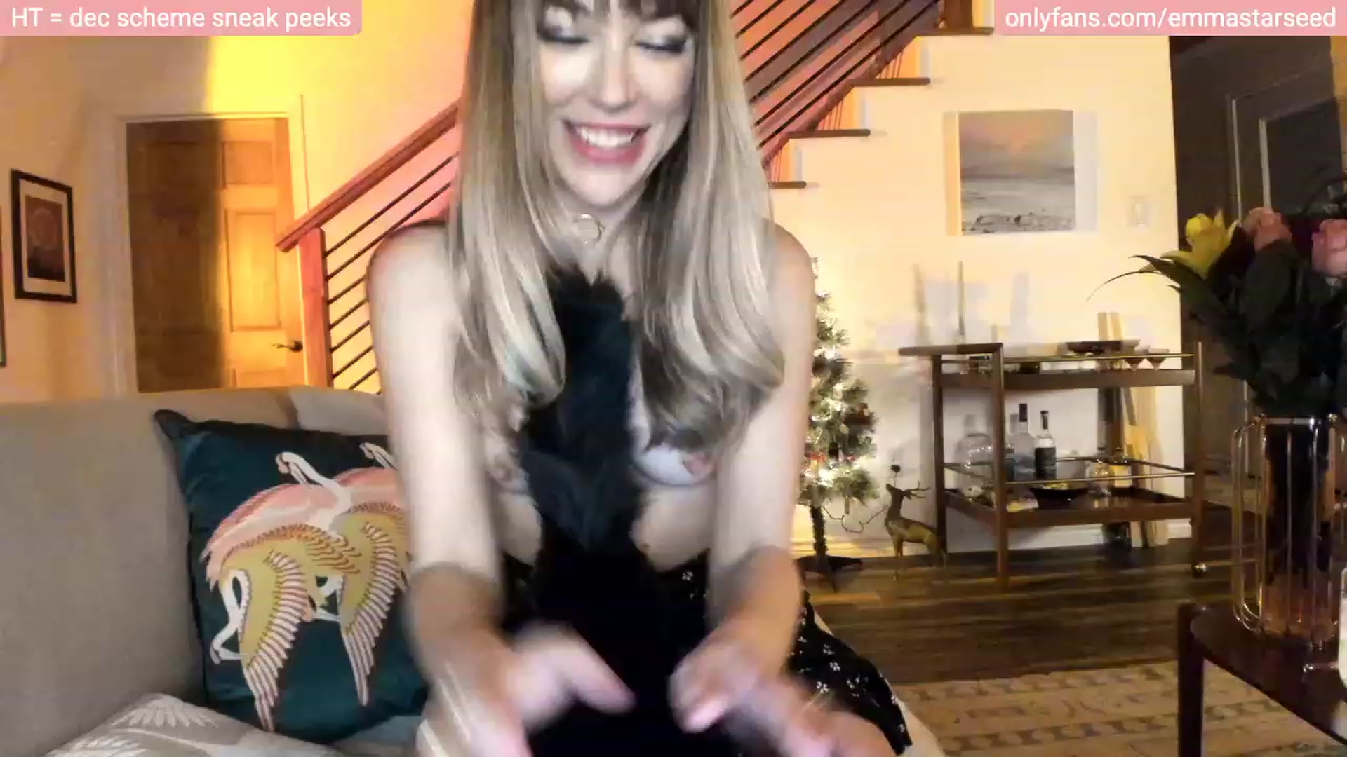 Gallery image thumbnail from EmmaStarseed's myfreecams stream on, 11/29/2022, 06:00 image 7 of 20
