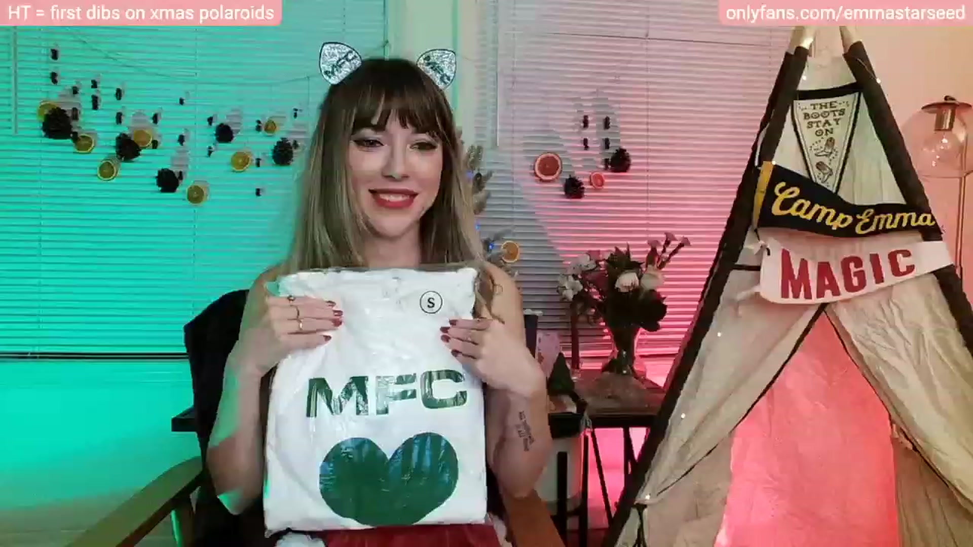 Gallery image thumbnail from EmmaStarseed's myfreecams stream on, 12/12/2022, 03:49 image 10 of 20
