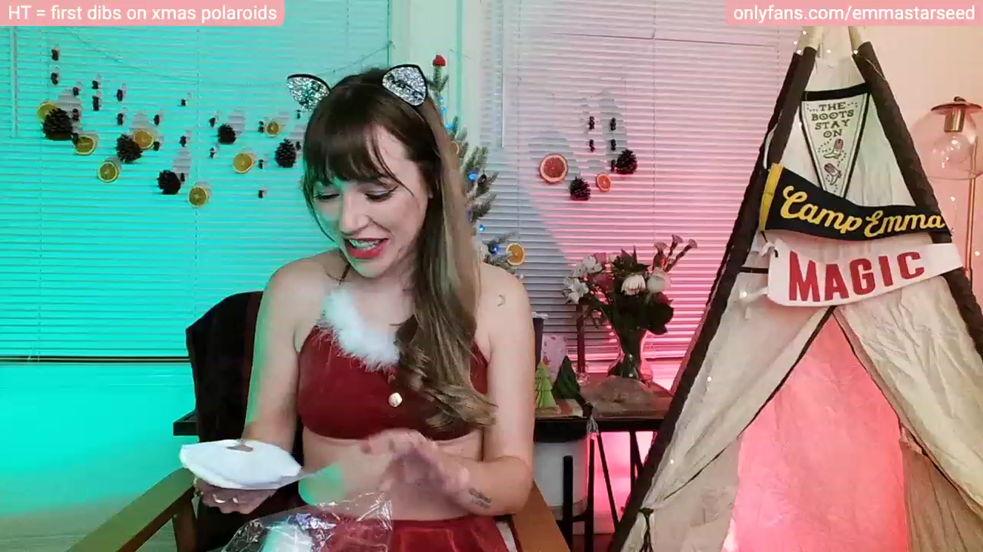 Gallery image thumbnail from EmmaStarseed's myfreecams stream on, 12/12/2022, 03:49 image 14 of 20