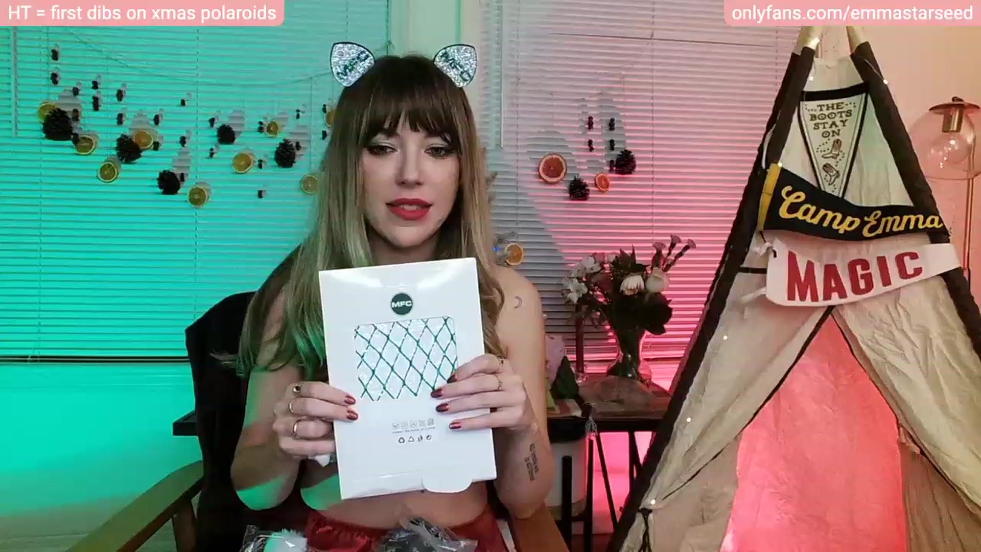 Gallery image thumbnail from EmmaStarseed's myfreecams stream on, 12/12/2022, 03:49 image 13 of 20