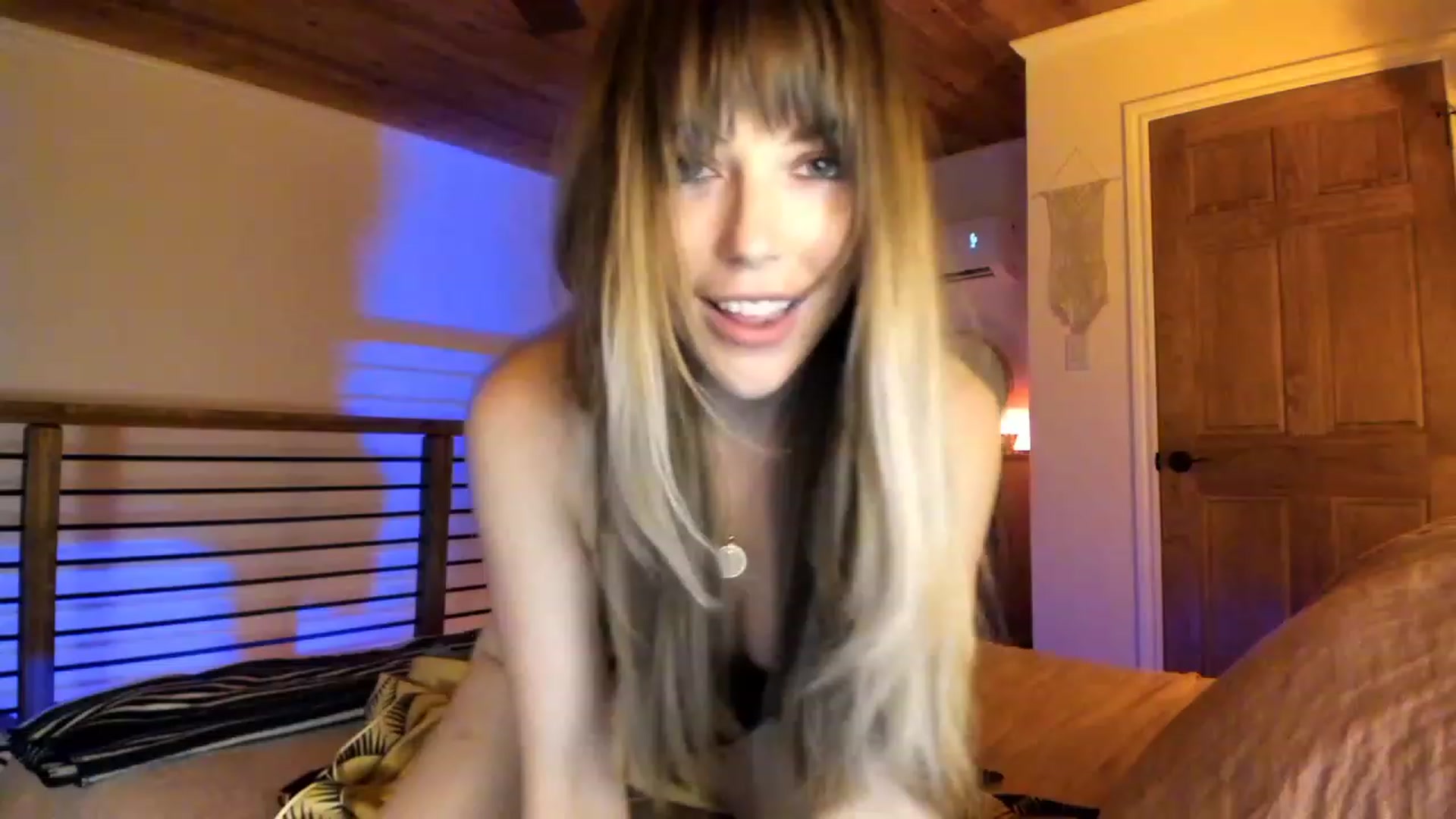 Gallery image thumbnail from EmmaStarseed's myfreecams stream on, 02/09/2023, 05:11 image 1 of 20