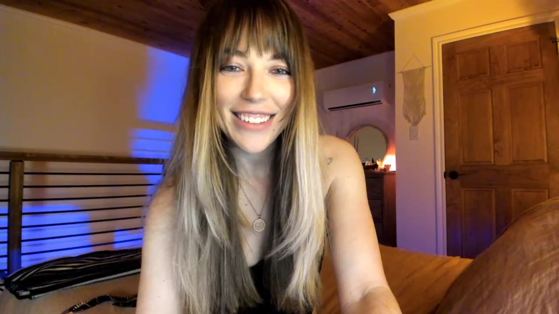 Gallery image thumbnail from EmmaStarseed's myfreecams stream on, 02/09/2023, 05:11 image 2 of 20