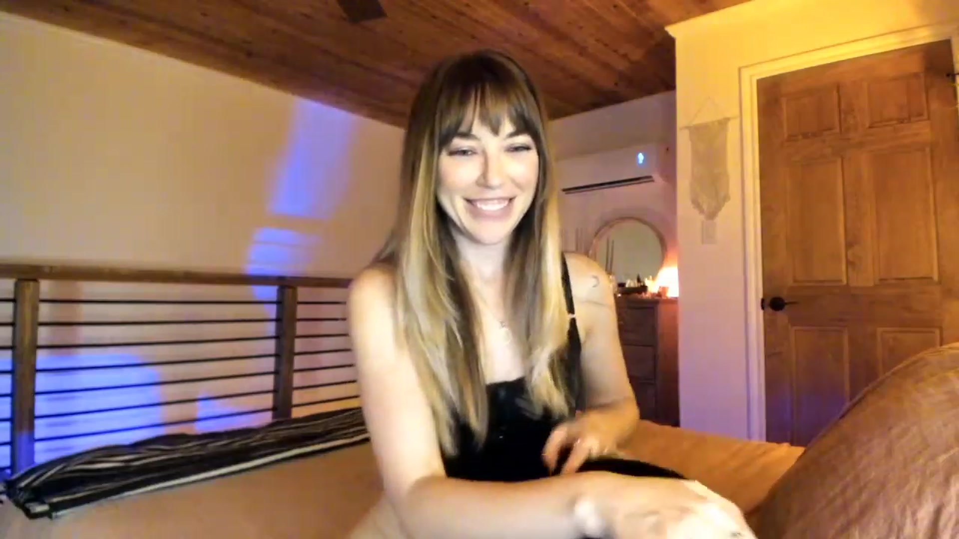 Gallery image thumbnail from EmmaStarseed's myfreecams stream on, 02/09/2023, 05:11 image 3 of 20