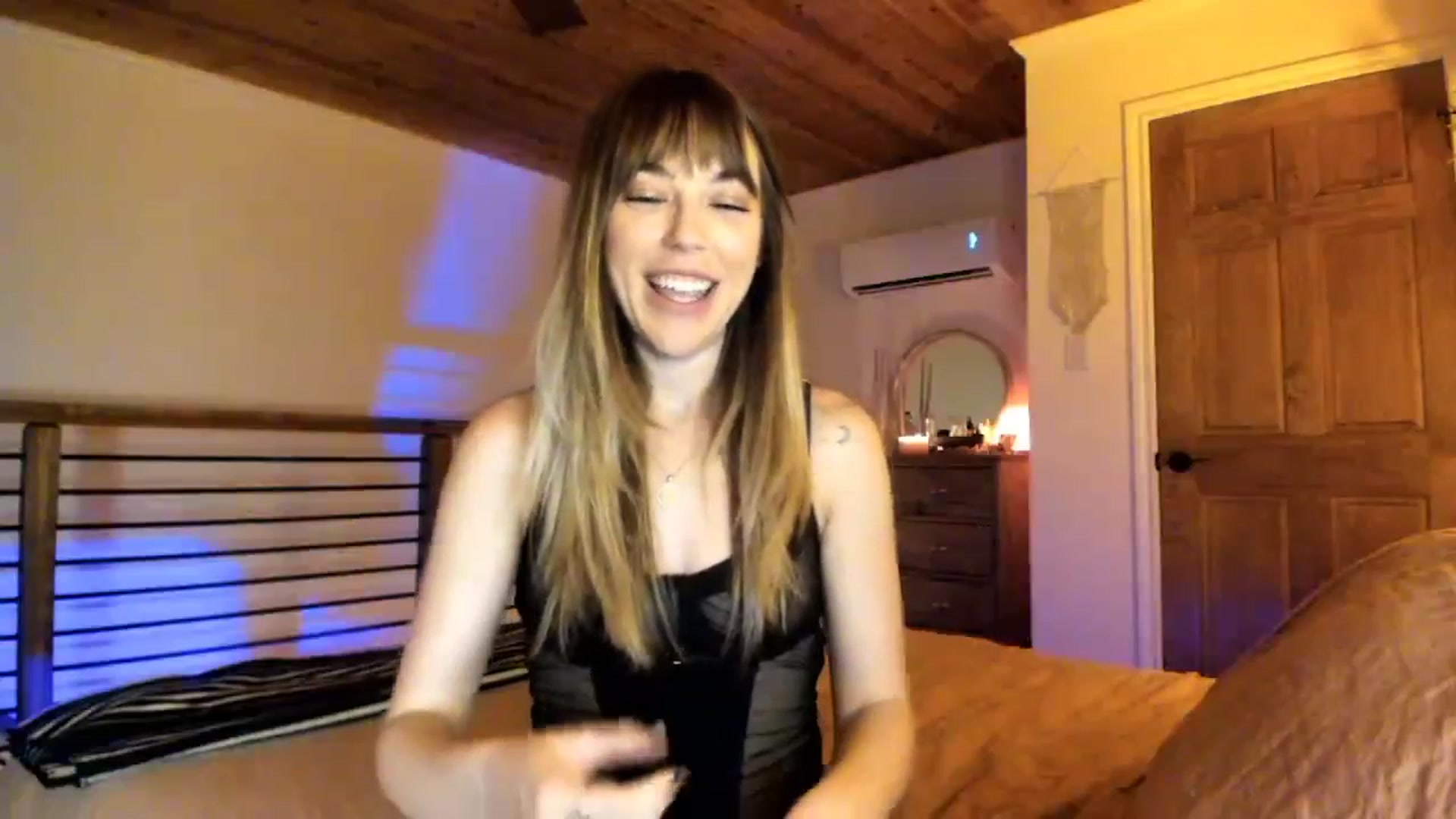 Gallery image thumbnail from EmmaStarseed's myfreecams stream on, 02/09/2023, 05:11 image 4 of 20