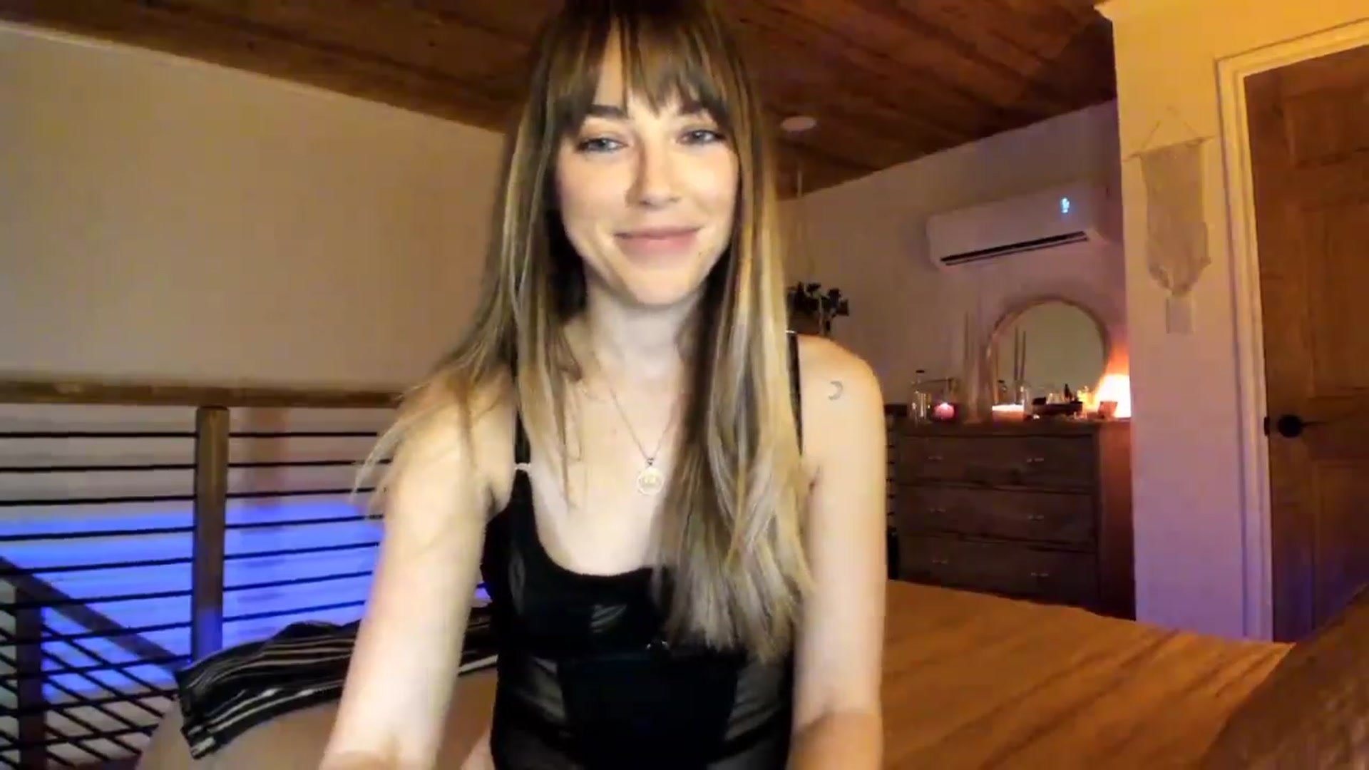 Gallery image thumbnail from EmmaStarseed's myfreecams stream on, 02/09/2023, 05:11 image 9 of 20