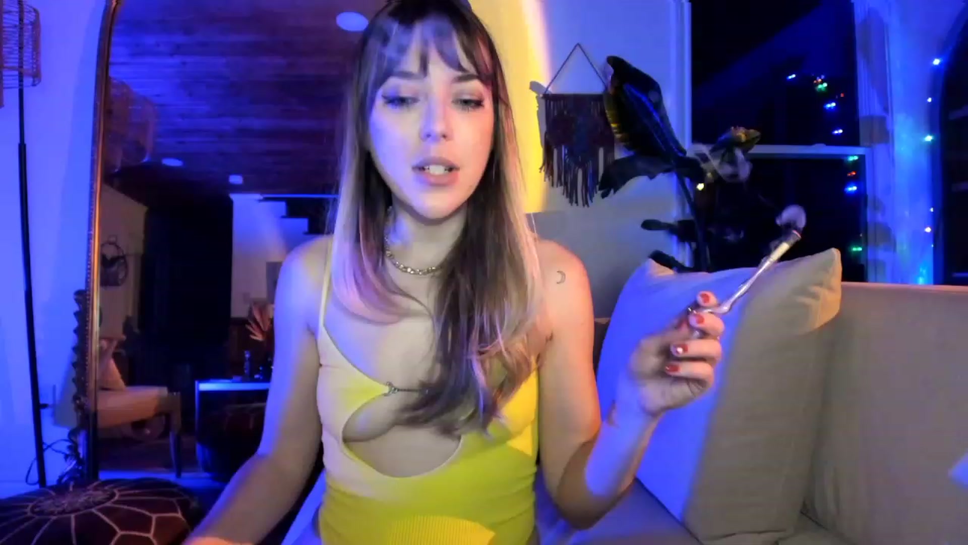 Gallery image thumbnail from EmmaStarseed's myfreecams stream on, 02/12/2023, 05:21 image 17 of 20