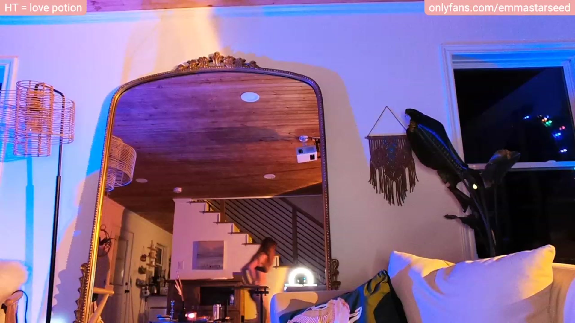 Gallery image thumbnail from EmmaStarseed's myfreecams stream on, 02/16/2023, 05:40 image 17 of 20