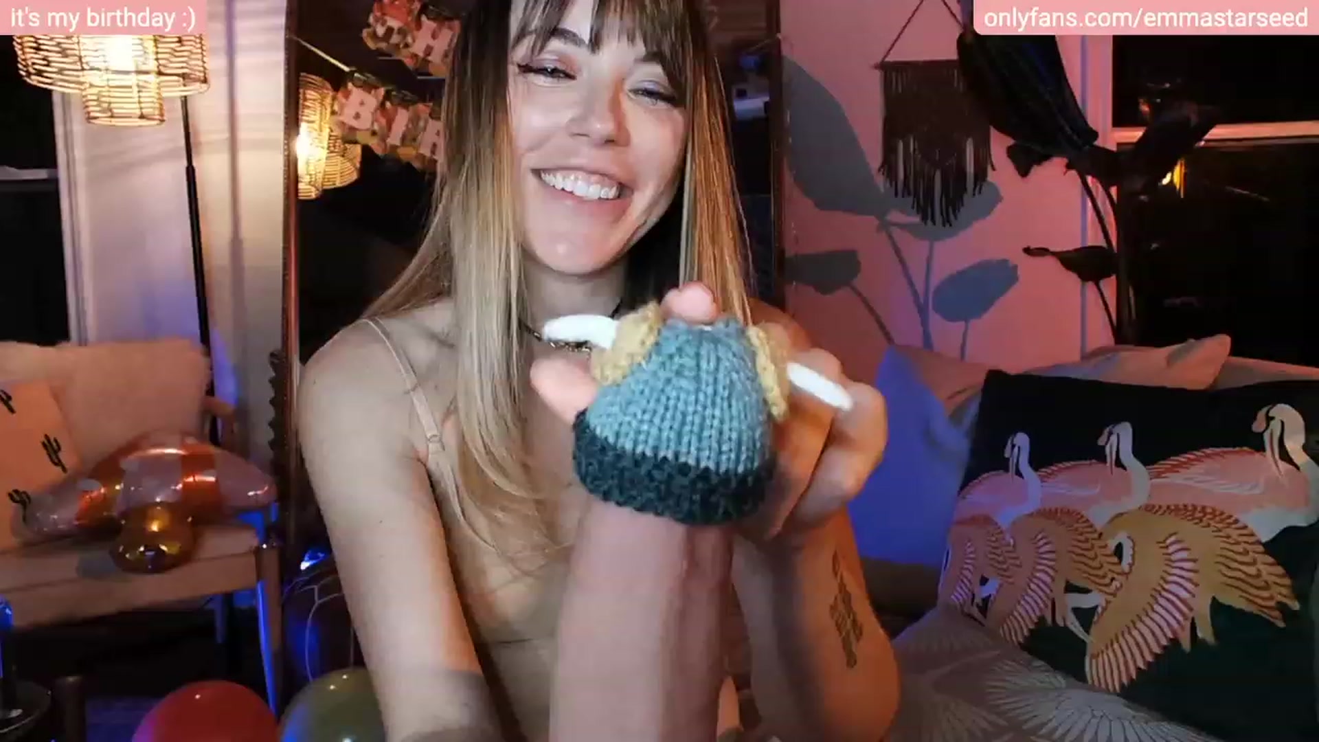 Gallery image thumbnail from EmmaStarseed's myfreecams stream on, 02/23/2023, 06:29 image 8 of 20