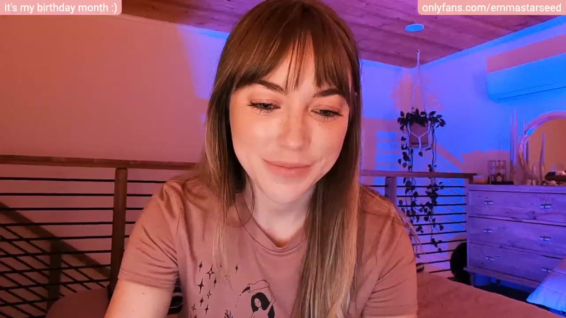 Gallery image thumbnail from EmmaStarseed's myfreecams stream on, 02/28/2023, 05:45 image 2 of 20