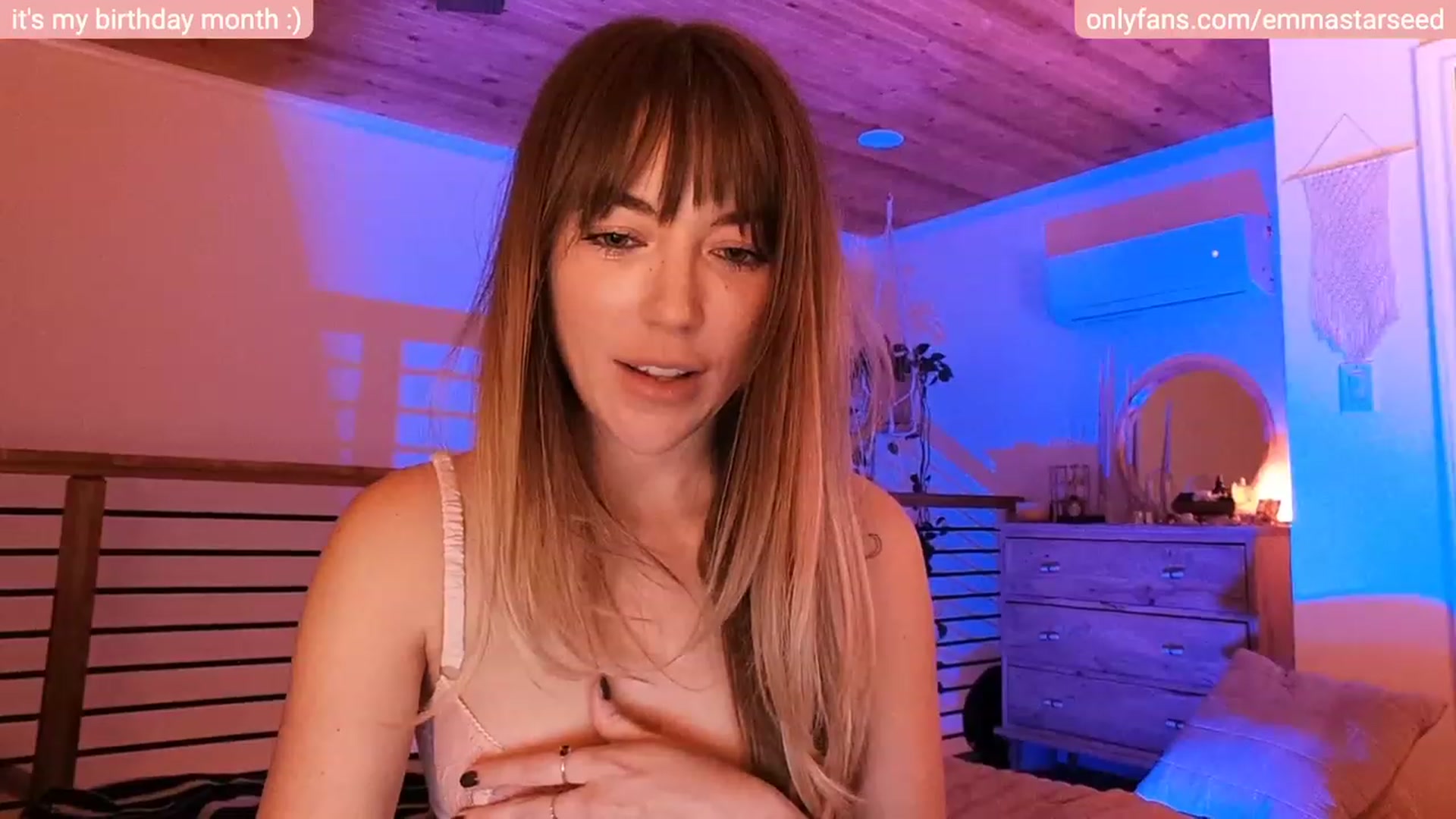 Gallery image thumbnail from EmmaStarseed's myfreecams stream on, 02/28/2023, 05:45 image 13 of 20