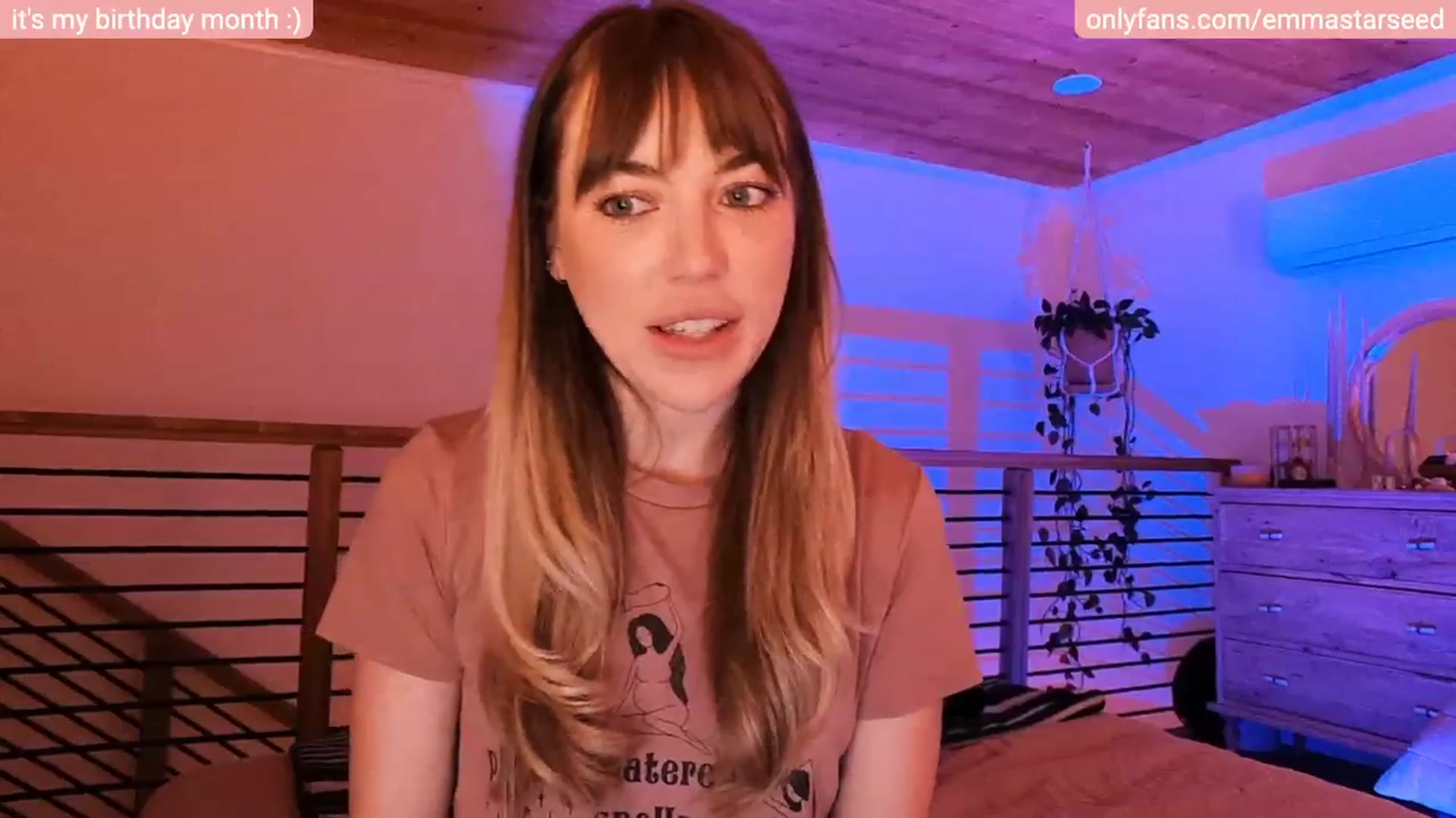 Gallery image thumbnail from EmmaStarseed's myfreecams stream on, 02/28/2023, 05:45 image 3 of 20