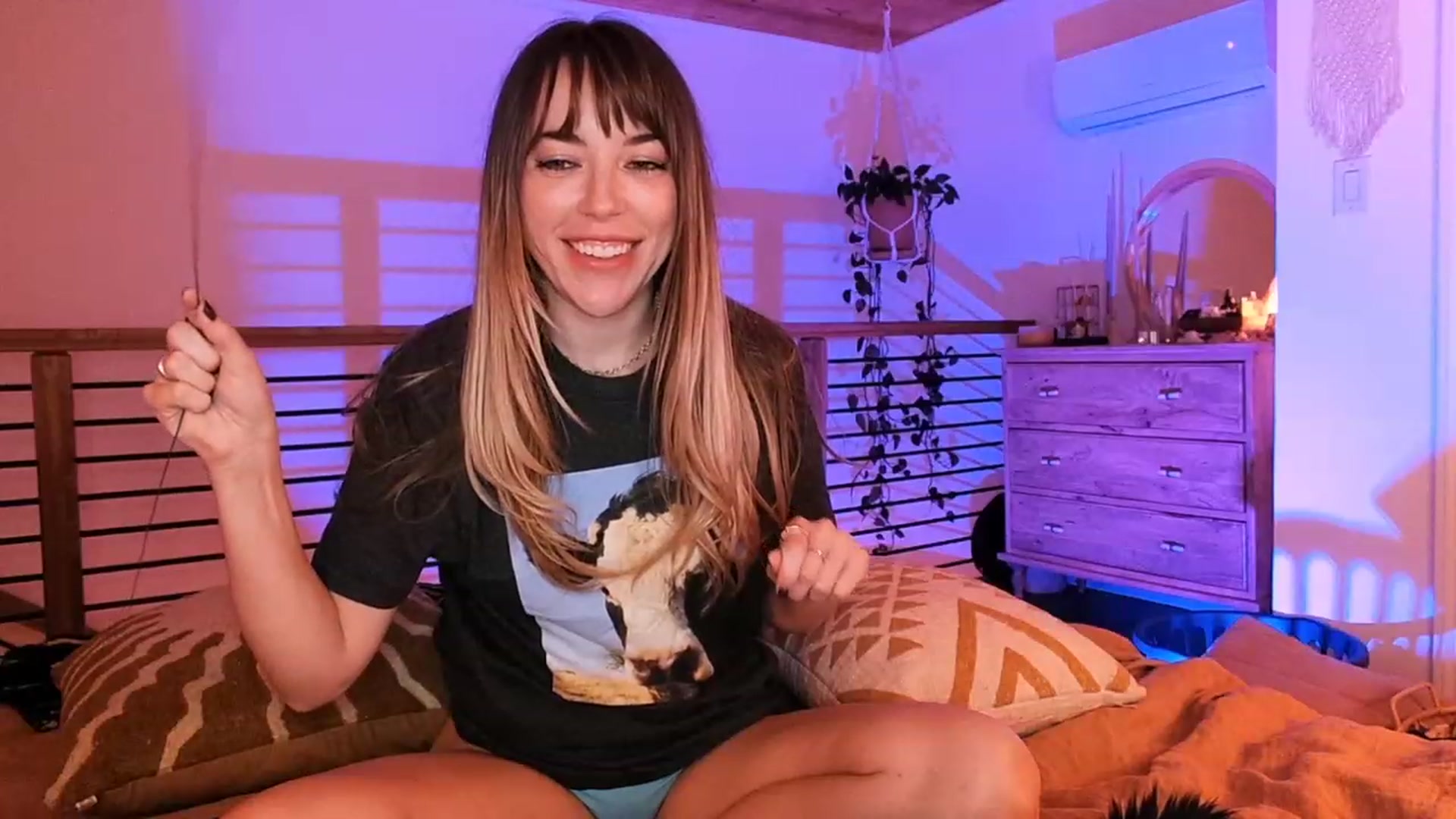 Gallery image thumbnail from EmmaStarseed's myfreecams stream on, 03/01/2023, 08:03 image 8 of 20