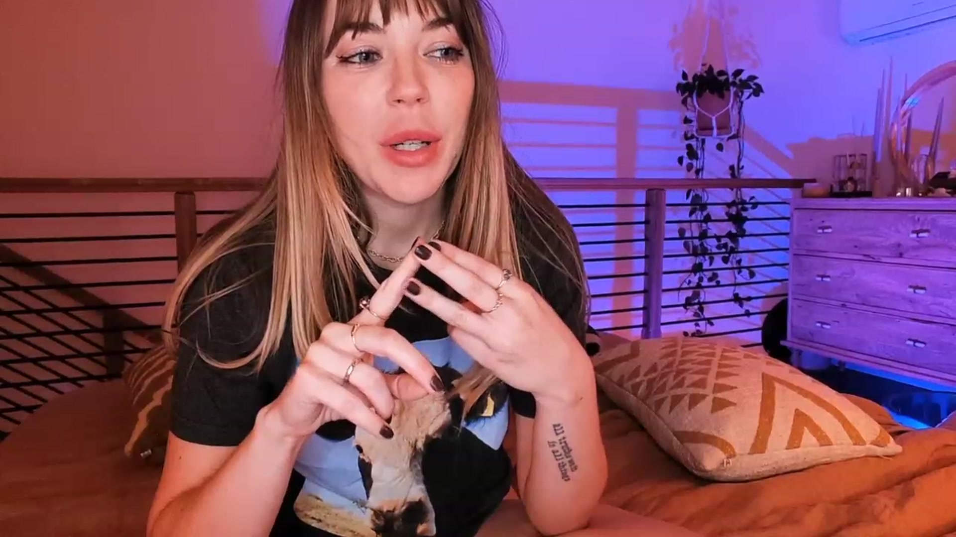 Gallery image thumbnail from EmmaStarseed's myfreecams stream on, 03/01/2023, 08:03 image 13 of 20