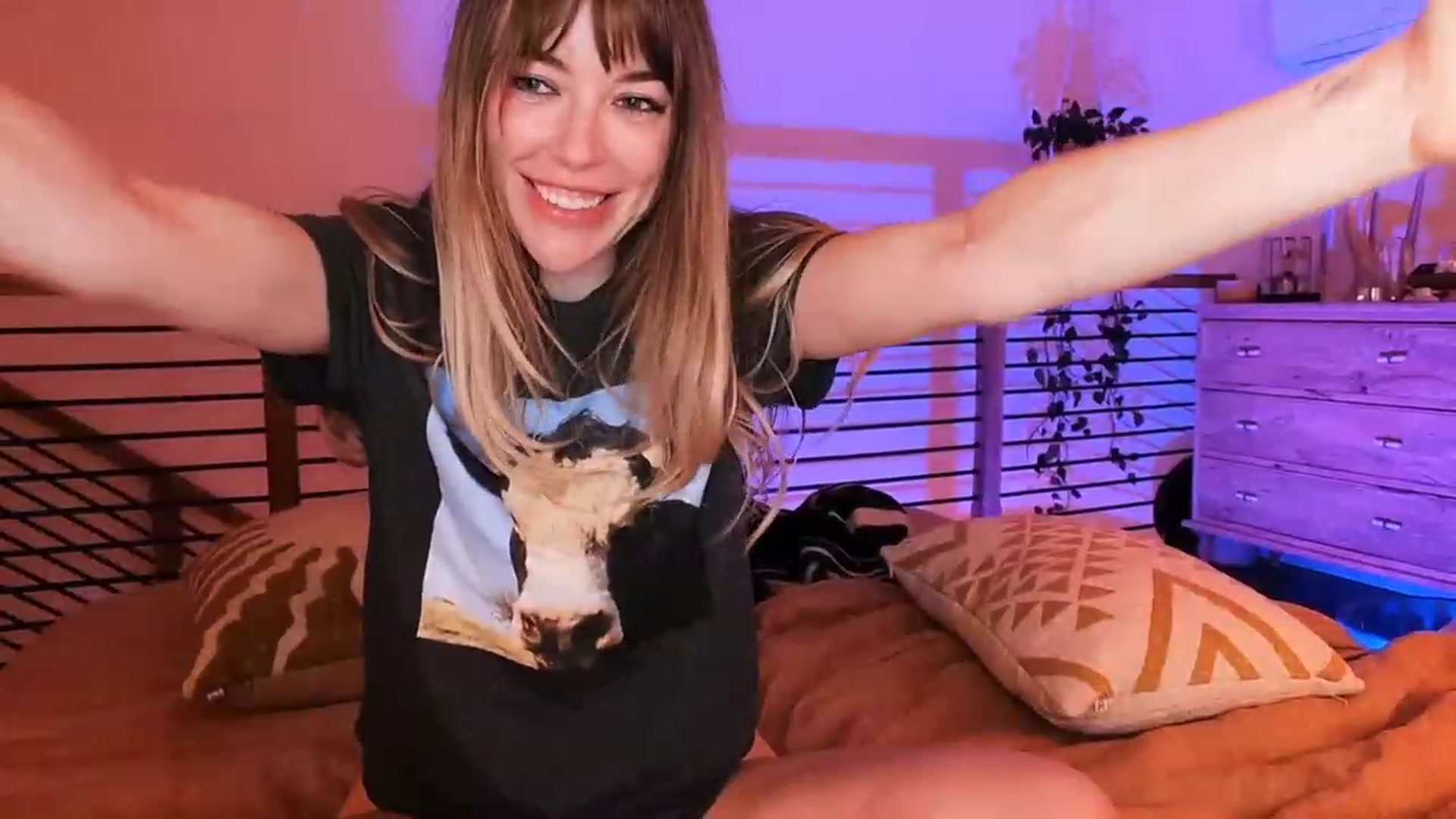 Gallery image thumbnail from EmmaStarseed's myfreecams stream on, 03/01/2023, 08:03 image 18 of 20