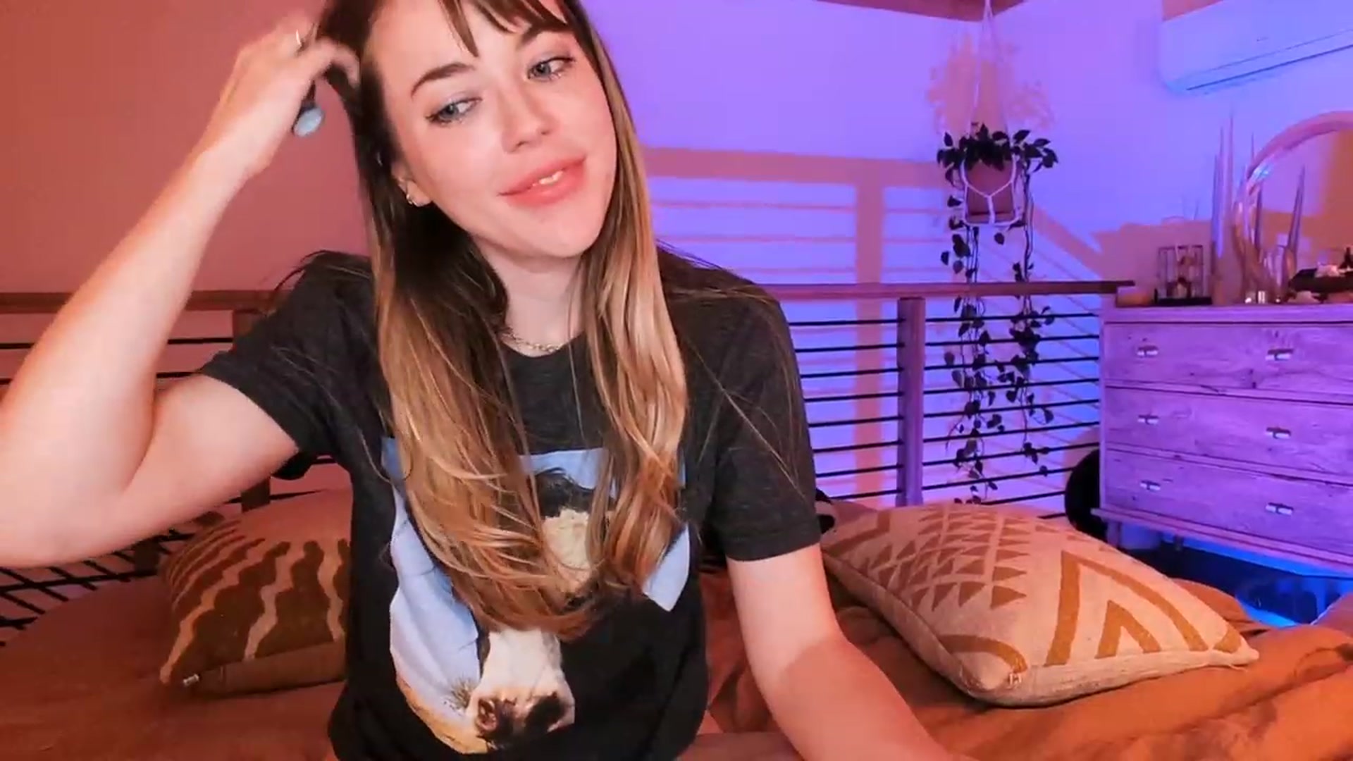 Gallery image thumbnail from EmmaStarseed's myfreecams stream on, 03/01/2023, 08:03 image 10 of 20