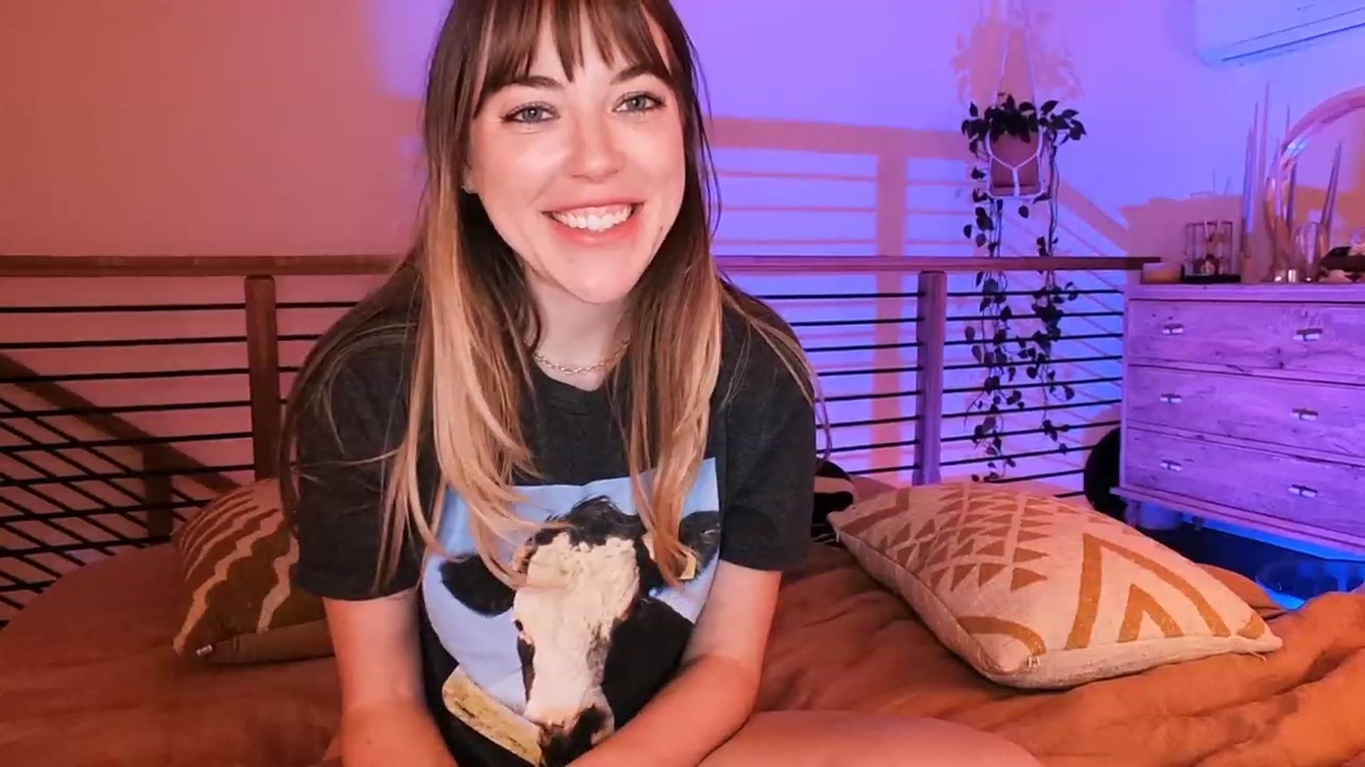 Gallery image thumbnail from EmmaStarseed's myfreecams stream on, 03/01/2023, 08:03 image 15 of 20