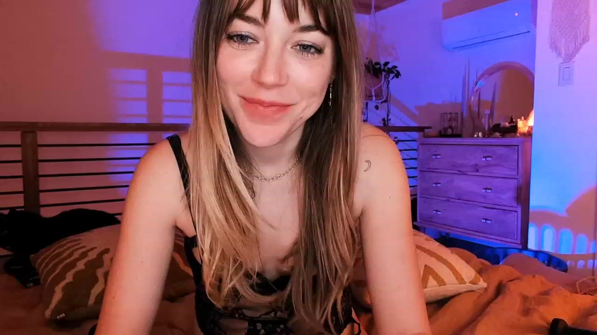 Gallery image thumbnail from EmmaStarseed's myfreecams stream on, 03/01/2023, 08:03 image 1 of 20