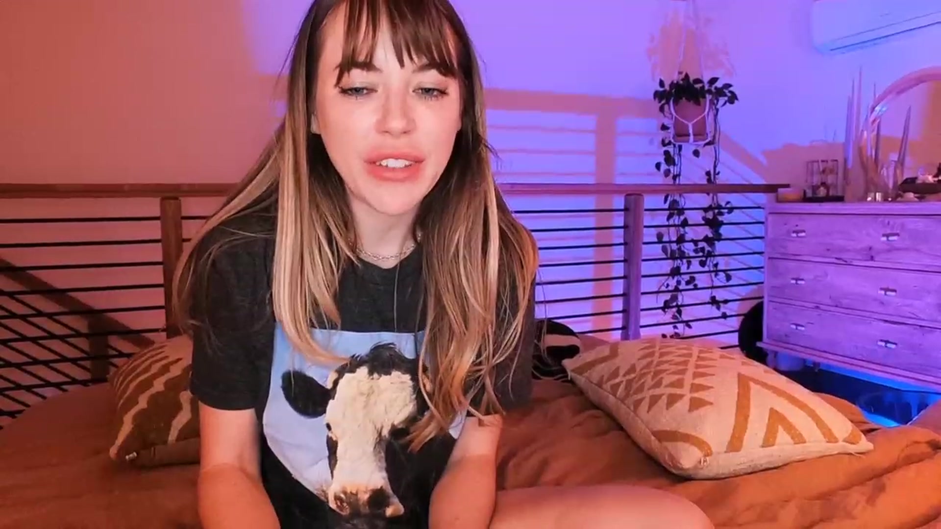 Gallery image thumbnail from EmmaStarseed's myfreecams stream on, 03/01/2023, 08:03 image 12 of 20
