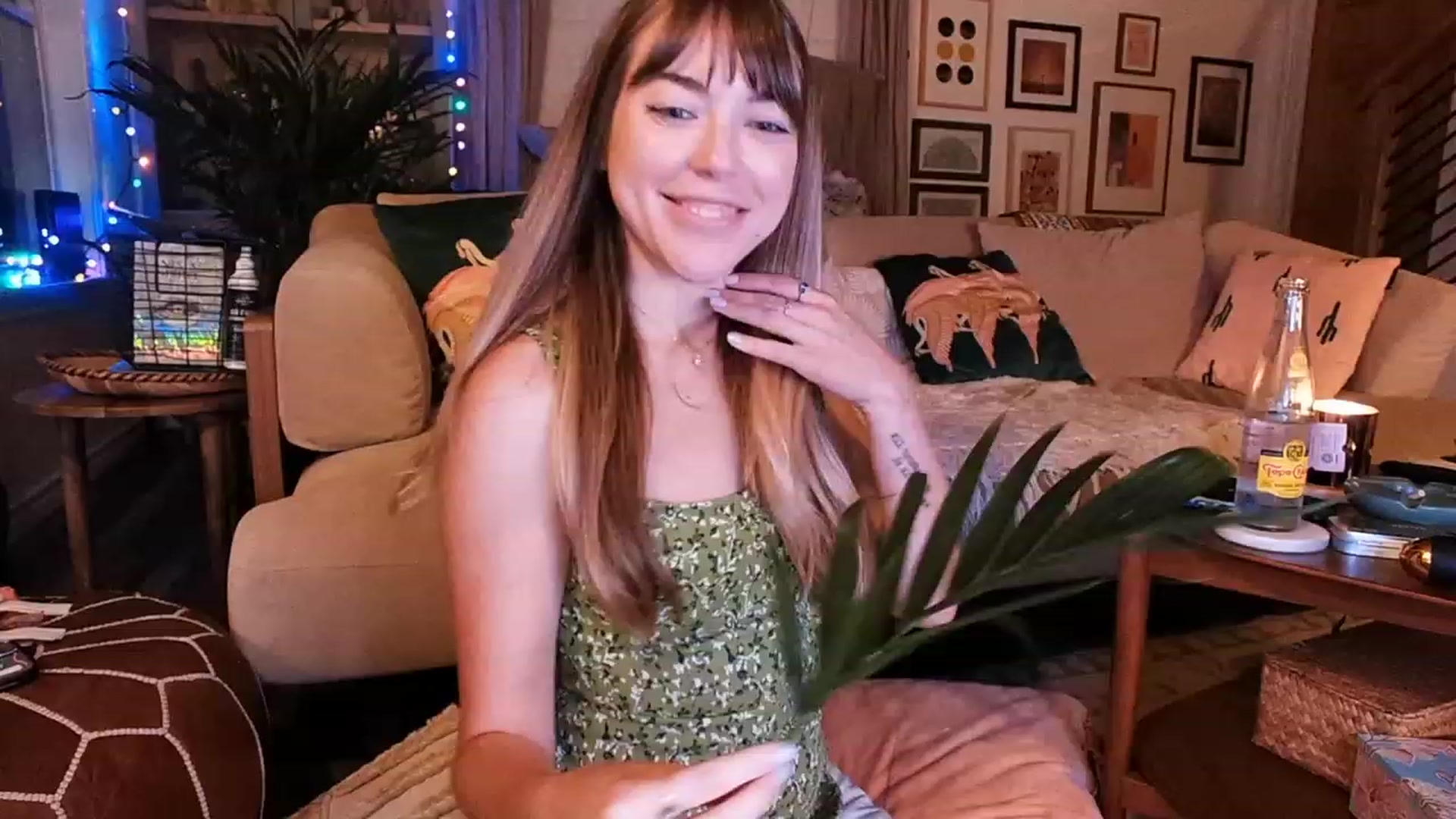 Gallery image thumbnail from EmmaStarseed's myfreecams stream on, 04/25/2023, 04:32 image 2 of 20