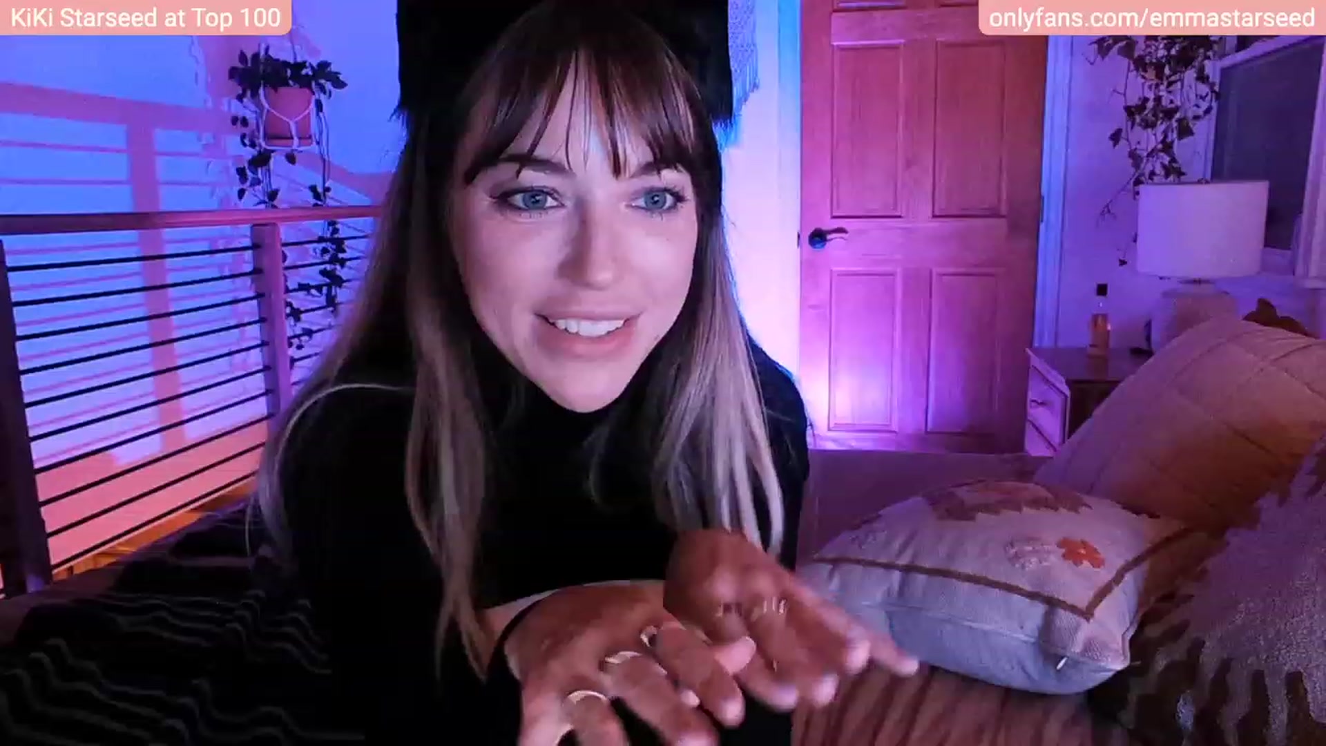 Gallery image thumbnail from EmmaStarseed's myfreecams stream on, 05/01/2023, 04:01 image 18 of 20