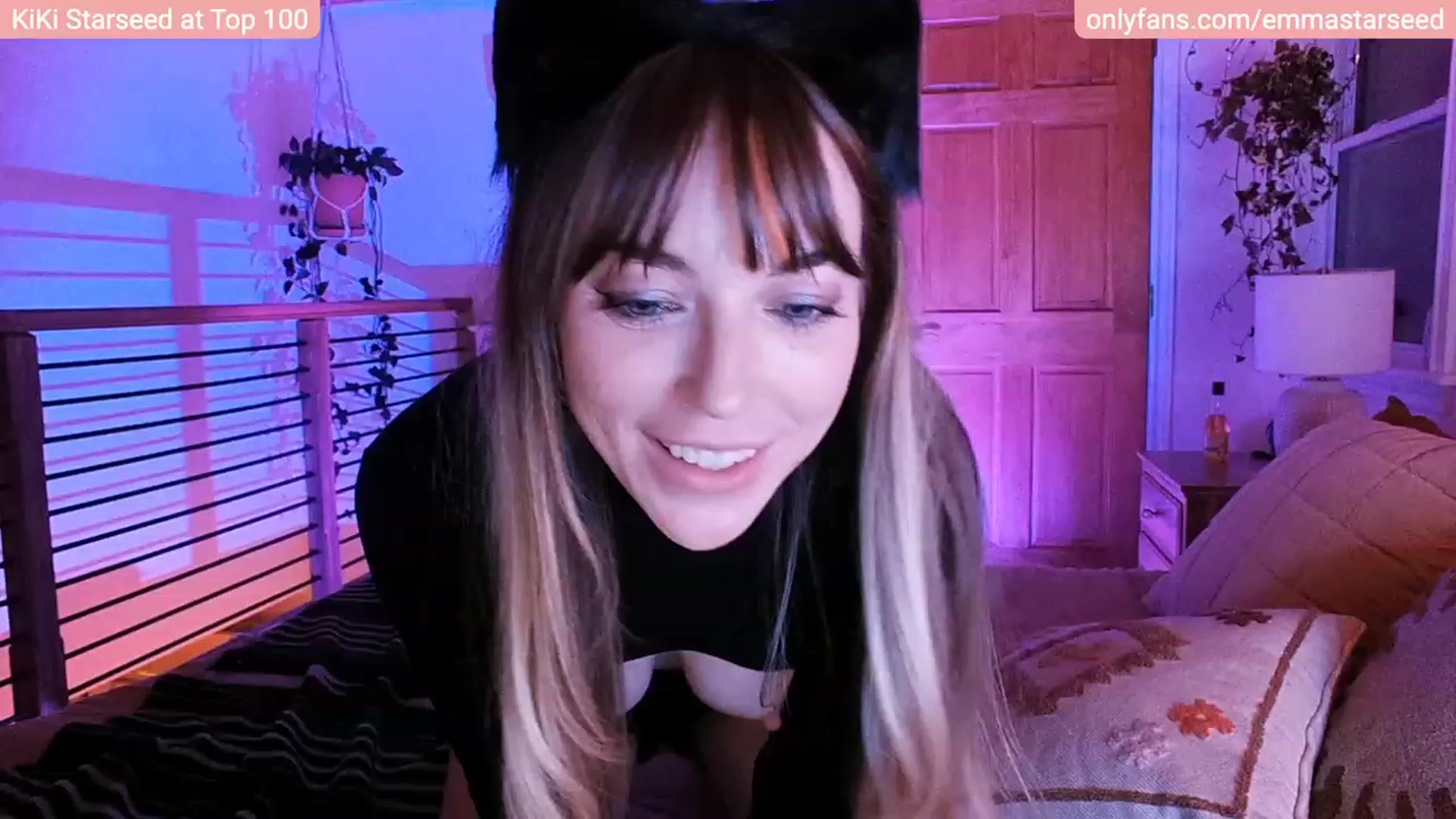 Gallery image thumbnail from EmmaStarseed's myfreecams stream on, 05/01/2023, 04:01 image 8 of 20