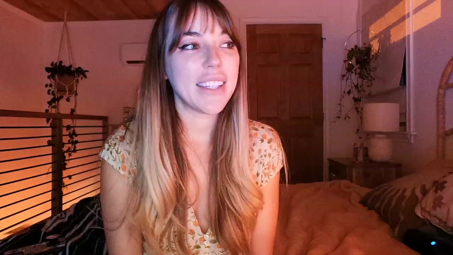 Gallery image thumbnail from EmmaStarseed's myfreecams stream on, 06/15/2023, 04:15 image 2 of 20