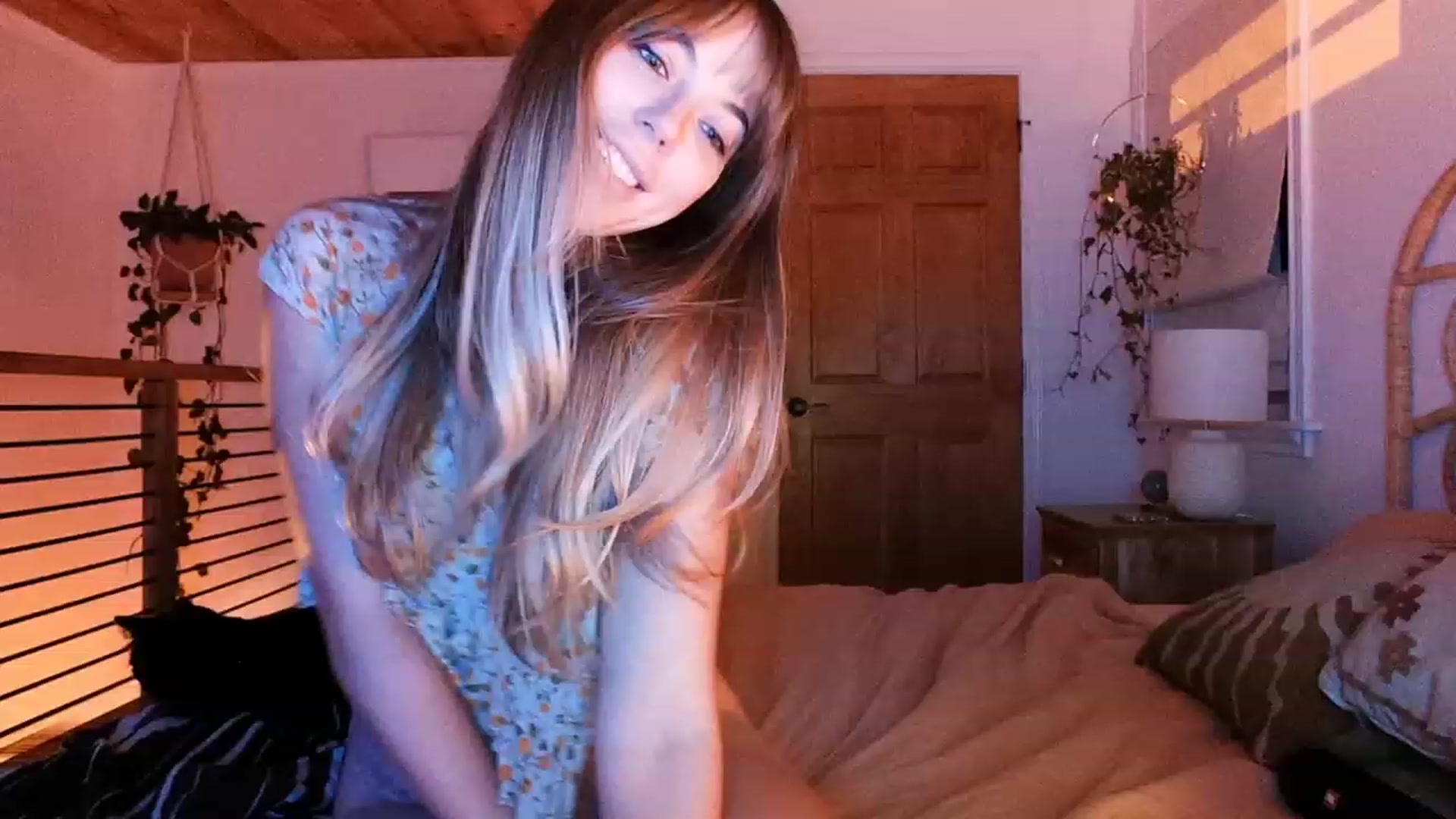 Gallery image thumbnail from EmmaStarseed's myfreecams stream on, 06/15/2023, 04:15 image 9 of 20