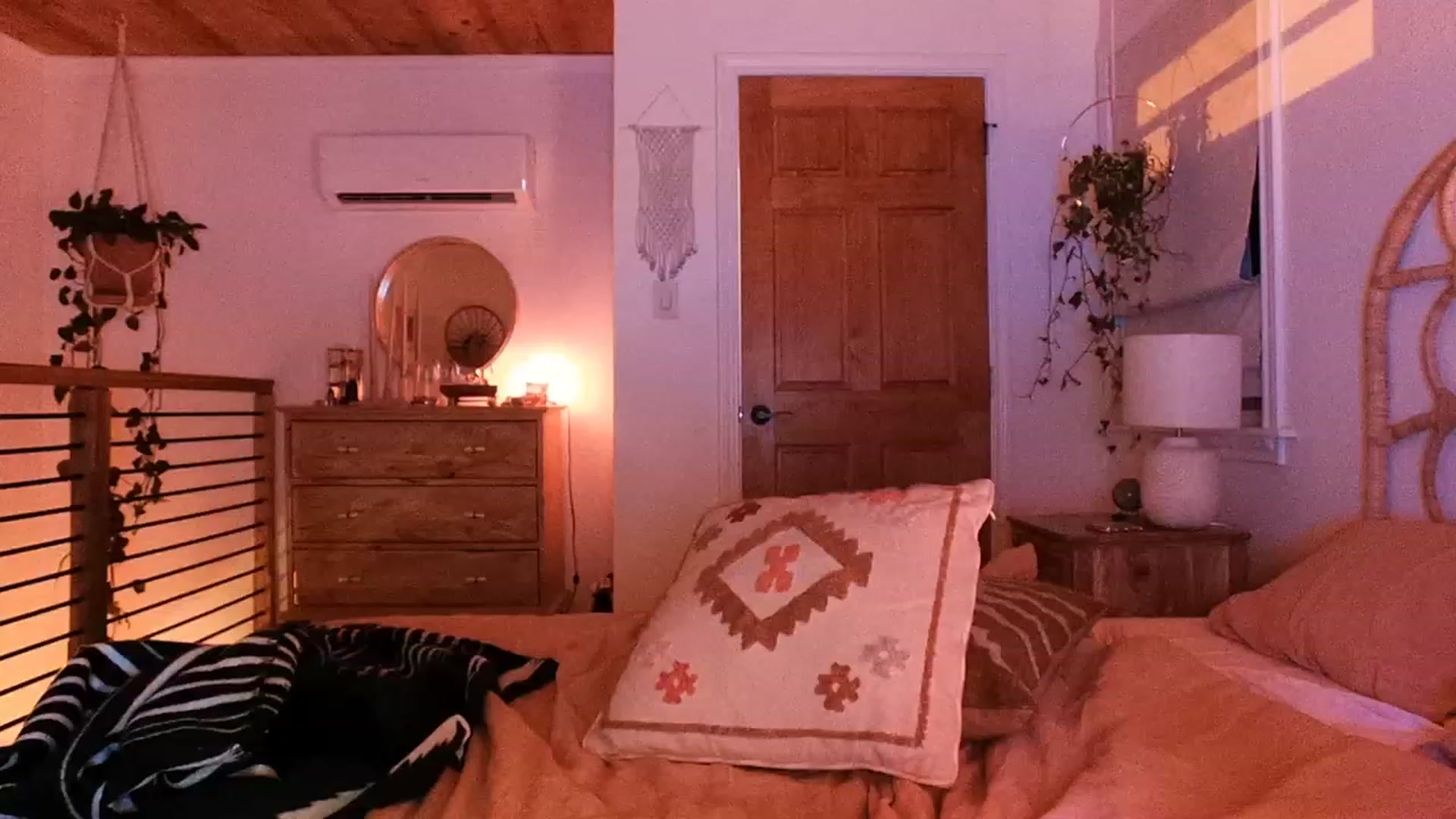 Gallery image thumbnail from EmmaStarseed's myfreecams stream on, 06/15/2023, 04:50 image 16 of 20