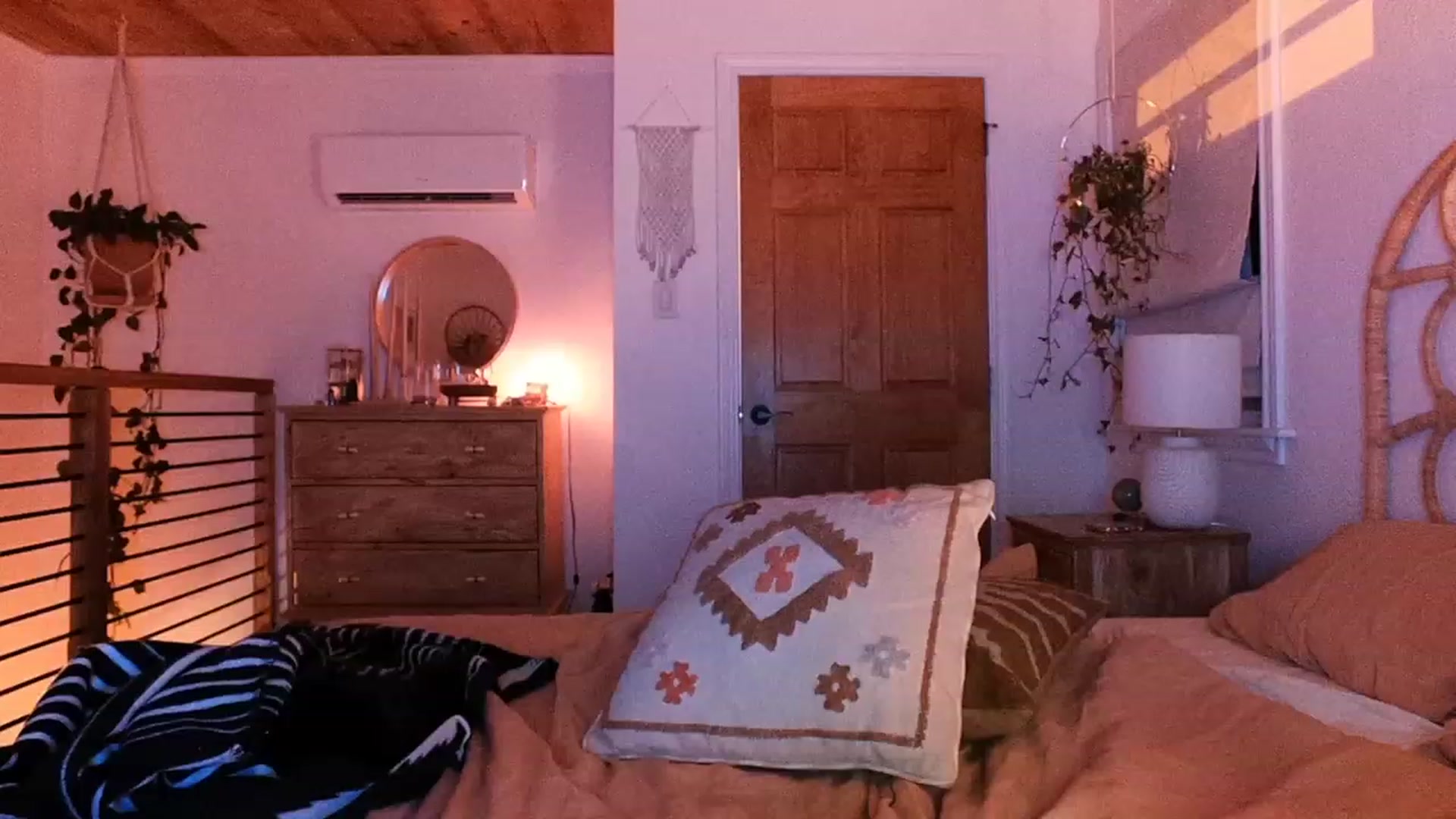 Gallery image thumbnail from EmmaStarseed's myfreecams stream on, 06/15/2023, 04:50 image 15 of 20