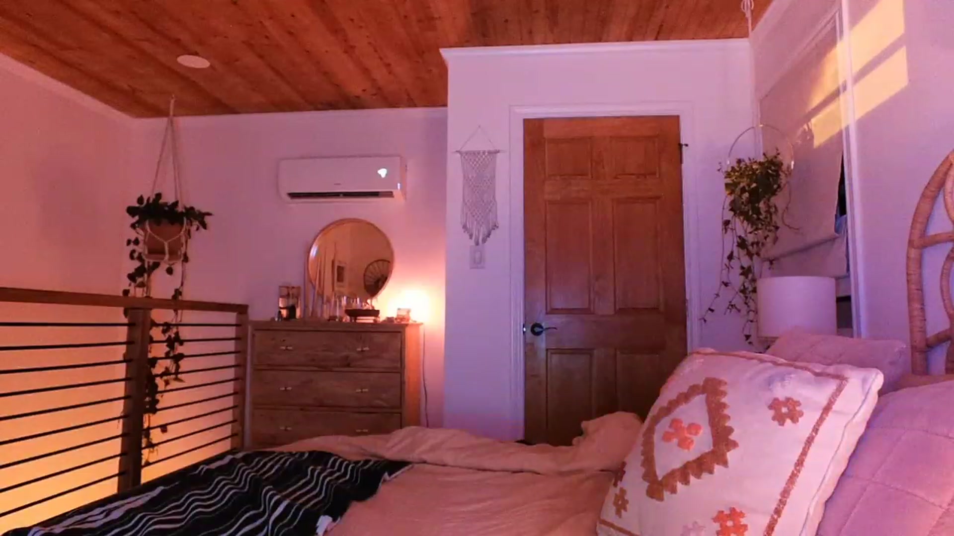 Gallery image thumbnail from EmmaStarseed's myfreecams stream on, 06/19/2023, 05:16 image 8 of 20
